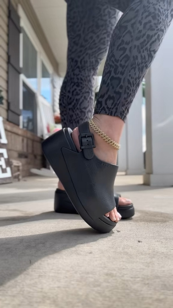 Crocs Dylan Sandals are so comfy!

#crocs #crocssandals #sandals 

#LTKootd #LTKOver40