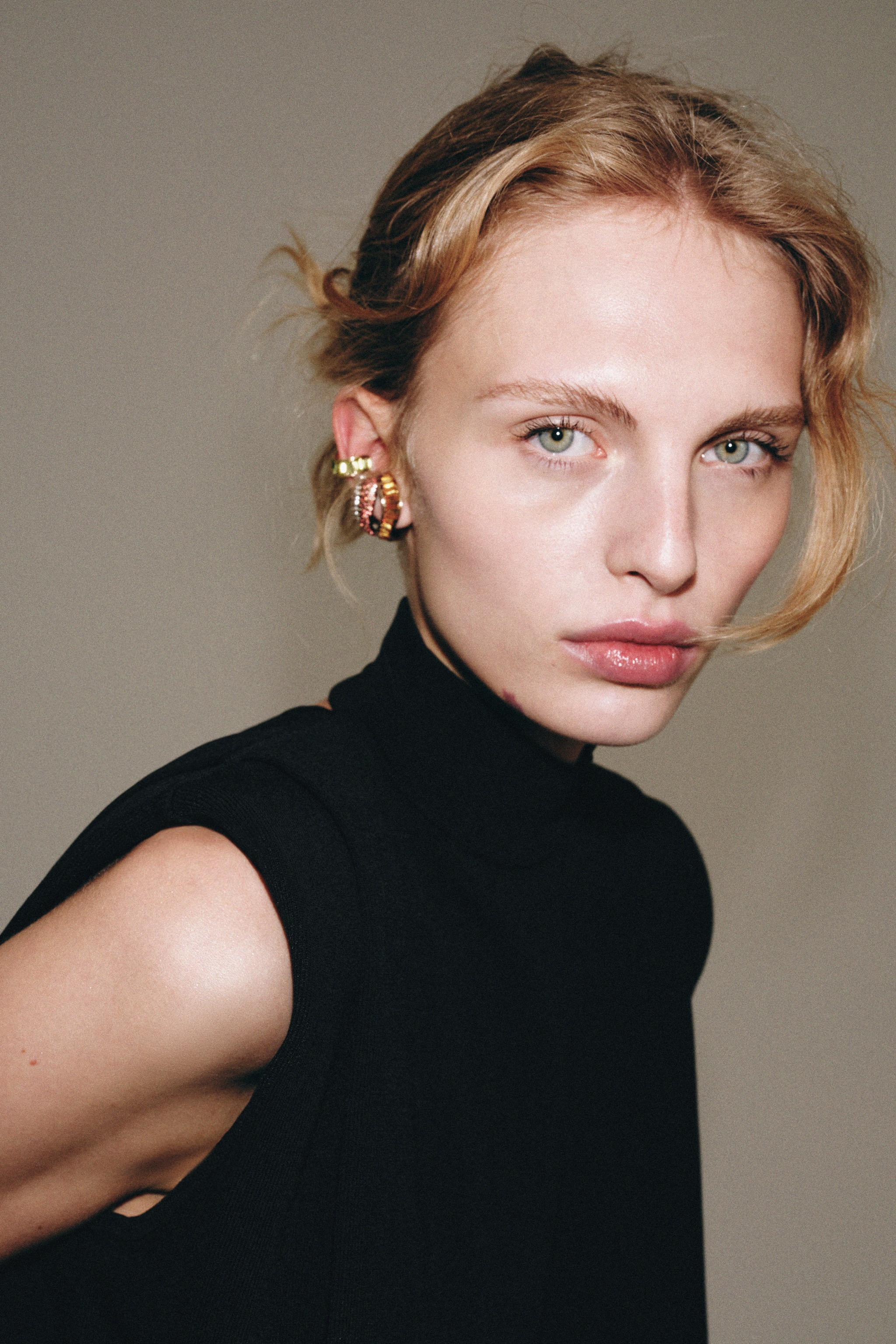 Pack of three metal ear cuff earrings with contrasting sparkly appliqu\u00e9. | Zara US
