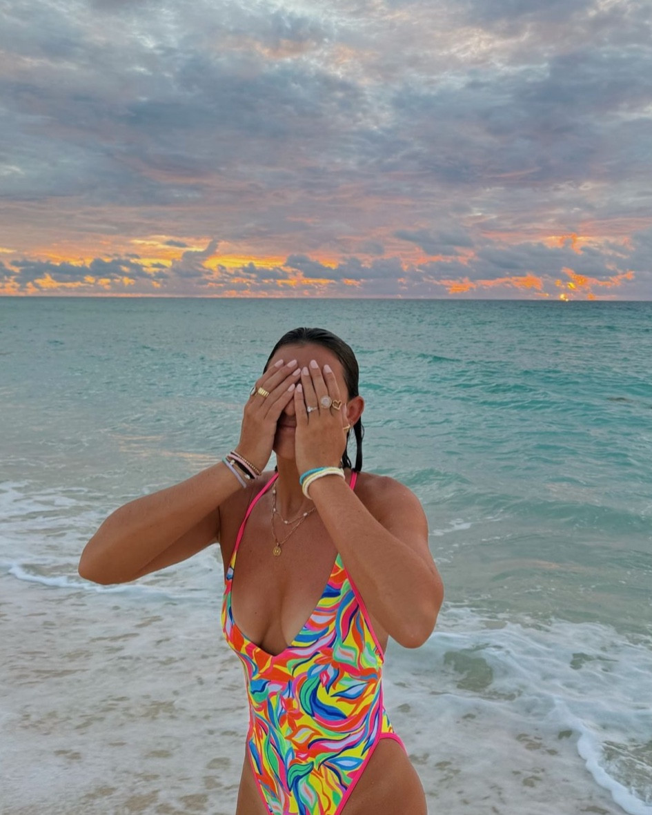 one of my fav one pieces👙🌈

swimsuit, one piece bathing suit, kulani kinis, beach outfit, vacation outfit 

#LTKFindsUnder100 #LTKSwim #LTKTravel