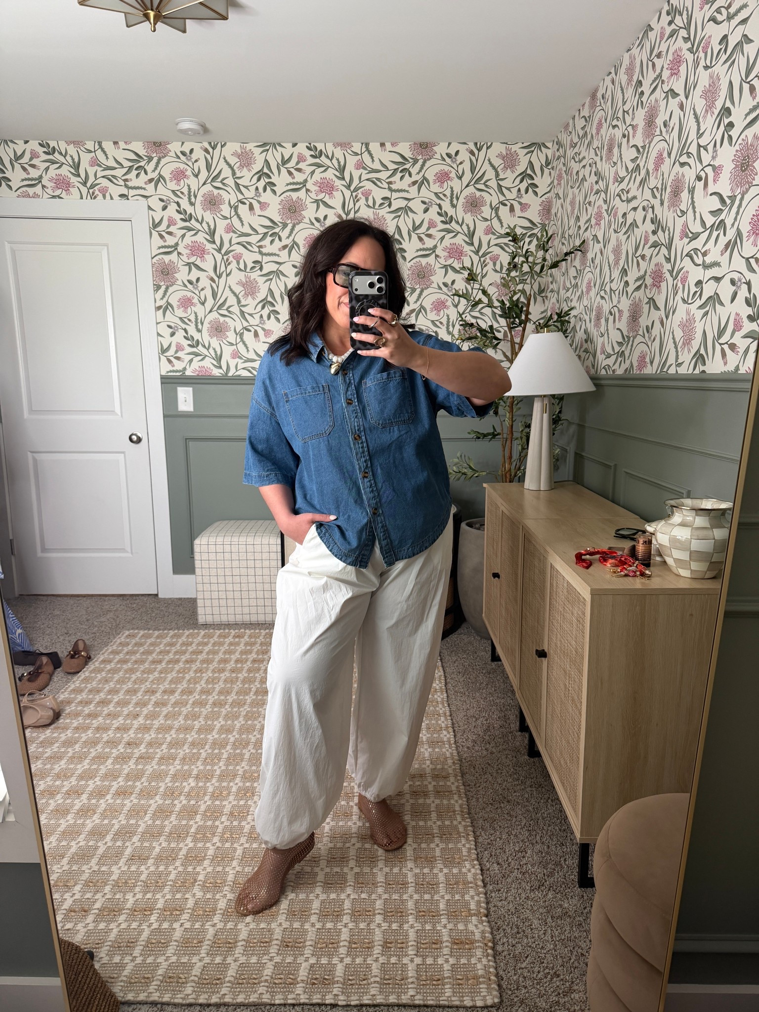 Another fun way to style these trending balloon pants!! Obsessed! 👏🏻😍

#LTKootd #LTKBeauty #LTKMidsize