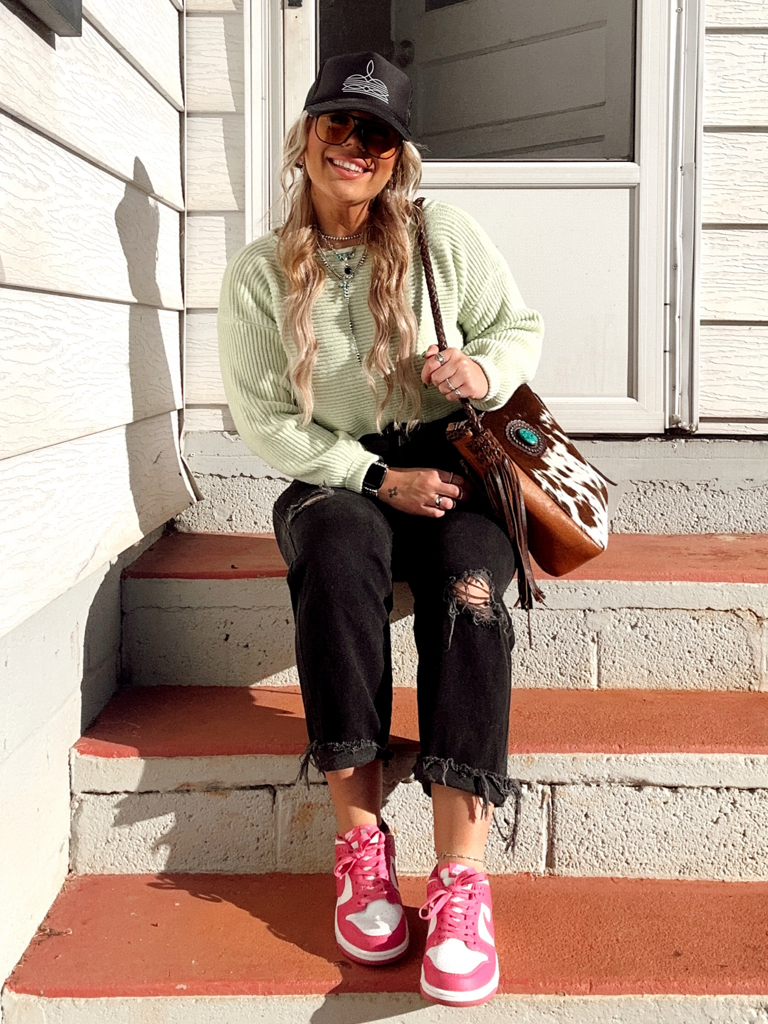 💘💚
Jeans: vintage Rocky Mountain
Purse: American darling 
Hat: thewalkinga_ on insta ! 