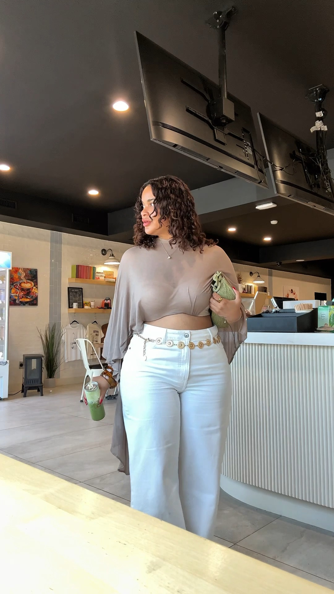 Wearing a size 32 in jeans and large on top

#LTKootd