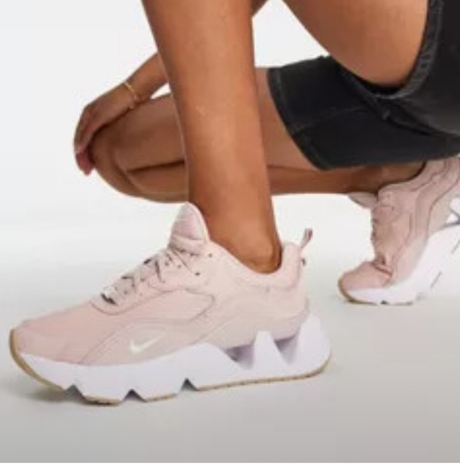 Nike sneakers 

#LTKshoecrush #LTKFind #LTKfit