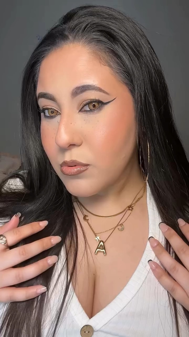 This temperature outside is proving it’s time for summer makeup! So let me help yall get prepared because yes you can have full coverage glam in the summer!!! ☀️
Bronzy, glowy & sun-kissed🌅

Product details: ⬇️

@smashboxcosmetics - The Original Photo Finish Smooth & Blur Primer

@milkmakeup - Hydro Grip Tint (4)

@anastasiabeverlyhills - Magic Touch Concealer (4)

@makeupbymario - SoftSculpt Shaping Contour Stick (Medium)

@hudabeauty -
Easy Bake Loose Baking & Setting
Powder (Pound Cake)
- Easy Bake Airbrush Matte Pressed Powder (Sugar Cookie Translucent)

@unicosbeauty - 2 in 1 Freckle Blush Pen (F01 Sunkiss)

@mcobeauty / @mcobeauty_us - Miracle Flawless Pressed Powder & Setting Spray 

@onesize - On ‘TIL Dawn Mattifying Waterproof Setting Spray 

•
•
#summermakeup #bronzymakeup #makeuptutorial #beautyinfluencer #explorepage✨

#LTKgrwm #LTKselfcare #LTKBeauty