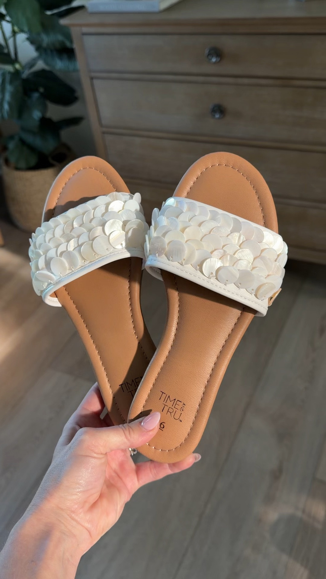 The most adorable shell sandals for summer!