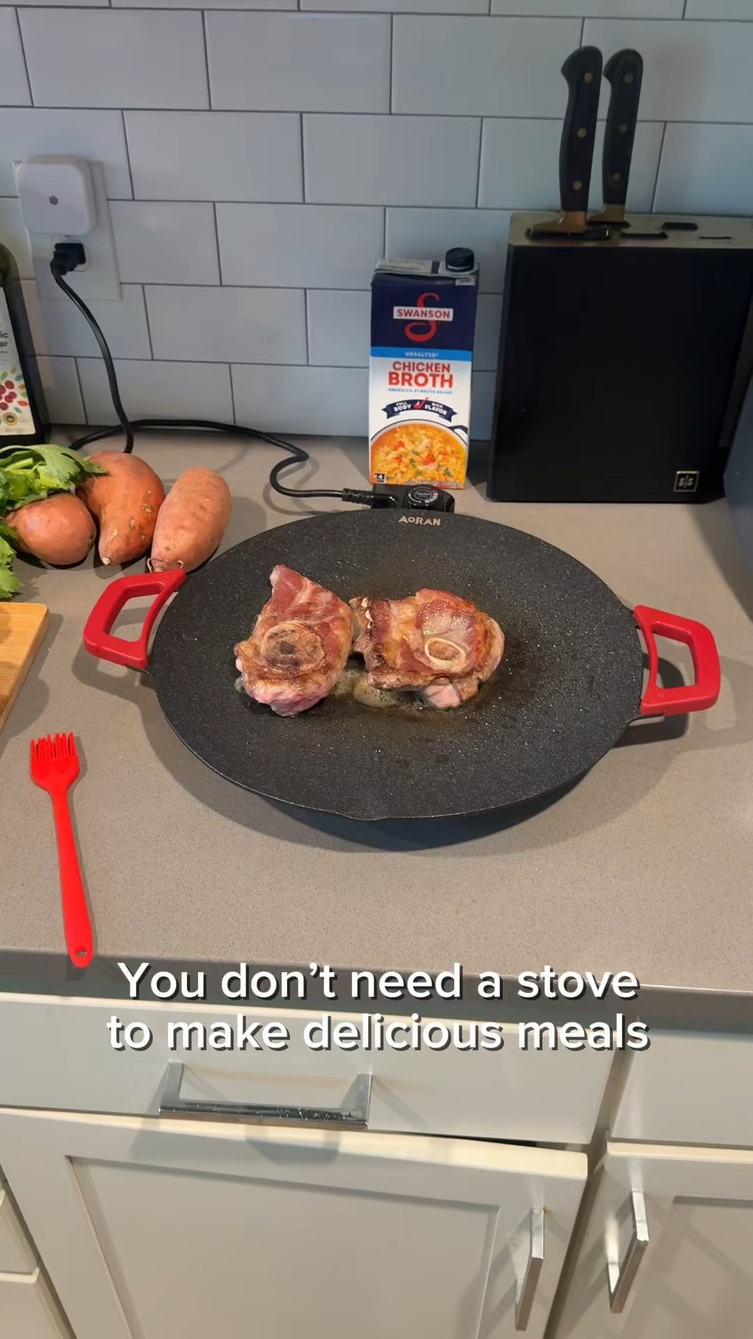 You don’t need a stove to make delicious meals. With this Korean barbecue indoor portable smokeless grill all you need is an outlet. Just plug up and start grilling. Make delicious meals anywhere.