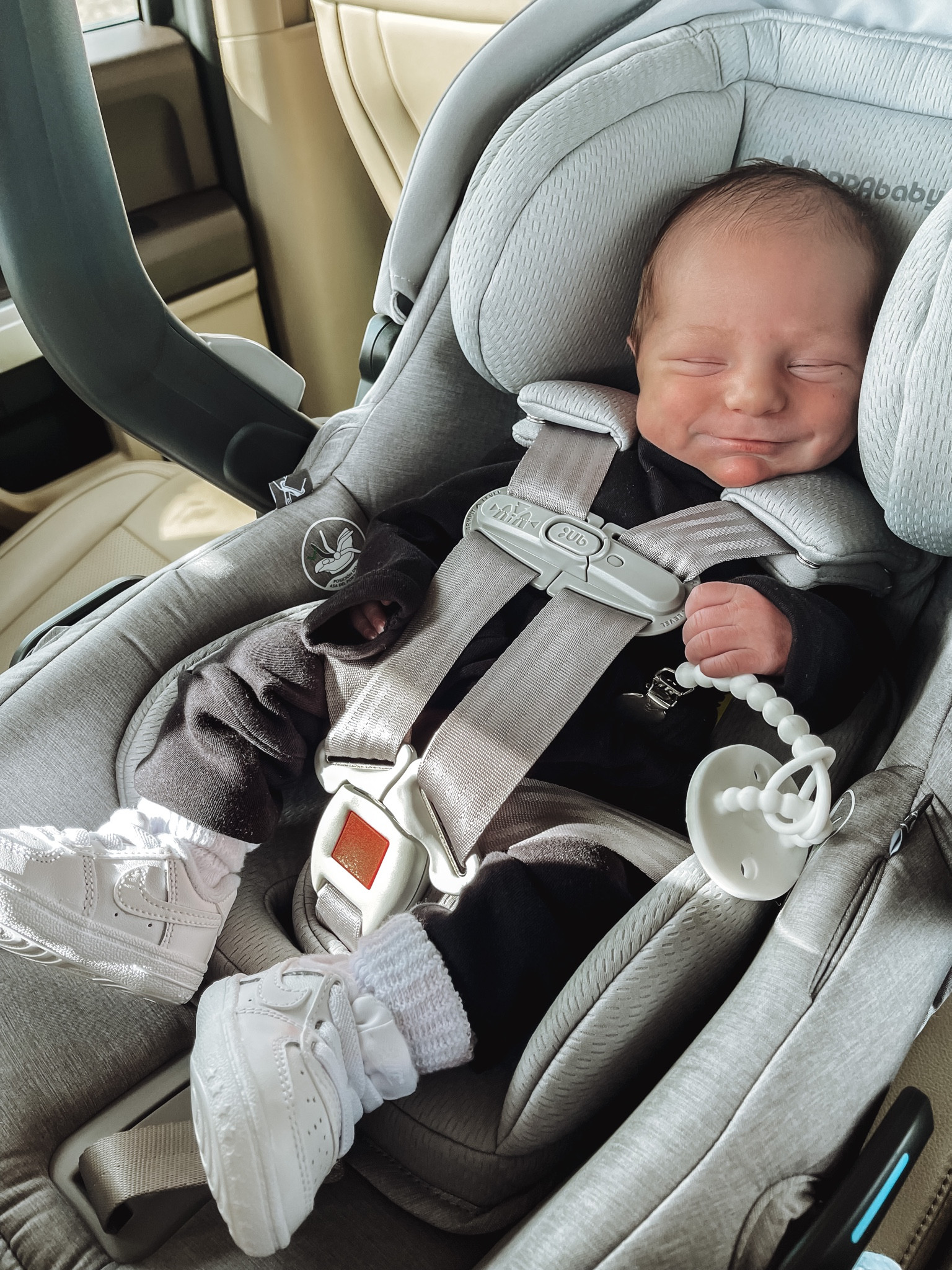 My little Jack’s one week appointment! 👶🏼💛🧸

baby shoes . infant outfit . newborn . travel . family . mom .