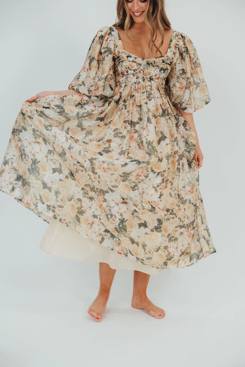 Harlow Maxi Dress in Champagne Floral - Bump Friendly & Inclusive Sizi | Worth Collective