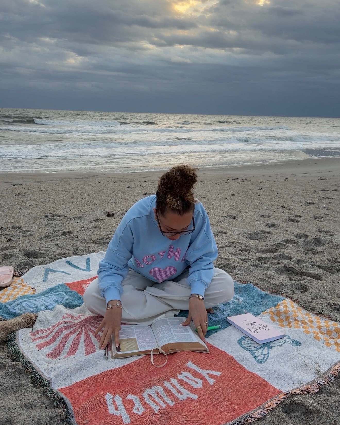 I really want to commit to beach bible studies this year and want to take you guys along with me for these moments 🤍 Linking my essentials here 

#LTKselfcare #LTKdayinmylife #LTKmomlife