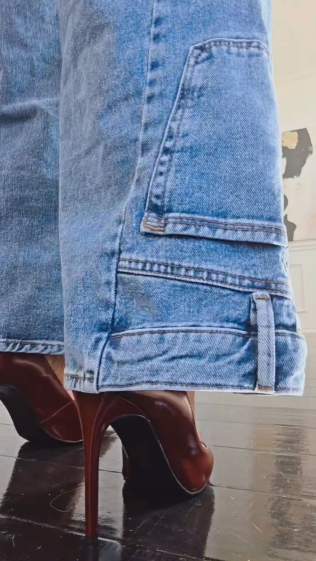 I’m all about elevated basics, and these Good American jeans deliver. From the tailored fit to the functional pockets placed at the hem of the leg, every detail feels intentional and modern. They add just the right amount of interest to a simple outfit and instantly make denim feel styled instead of basic. These jeans have a great stretch, I'm wearing a size 29.

#LTKstorytime #LTKootd #LTKOver40