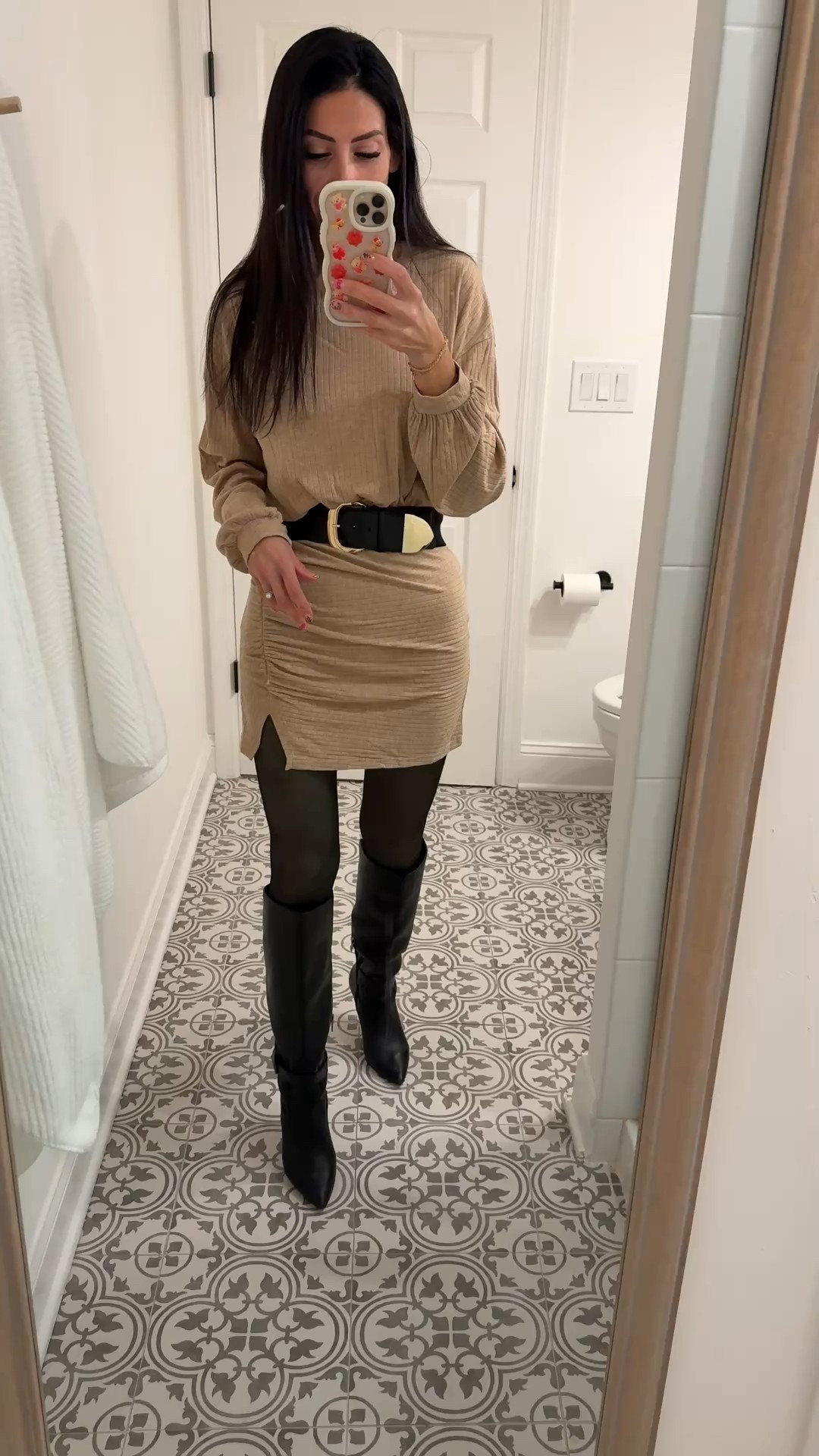 This dress is so stretchy and comfy! I really like it. Loose on the top and you can even wear it with or without a belt.
Wearing size S.


#LTKOver40 #LTKgrwm #LTKSeasonal