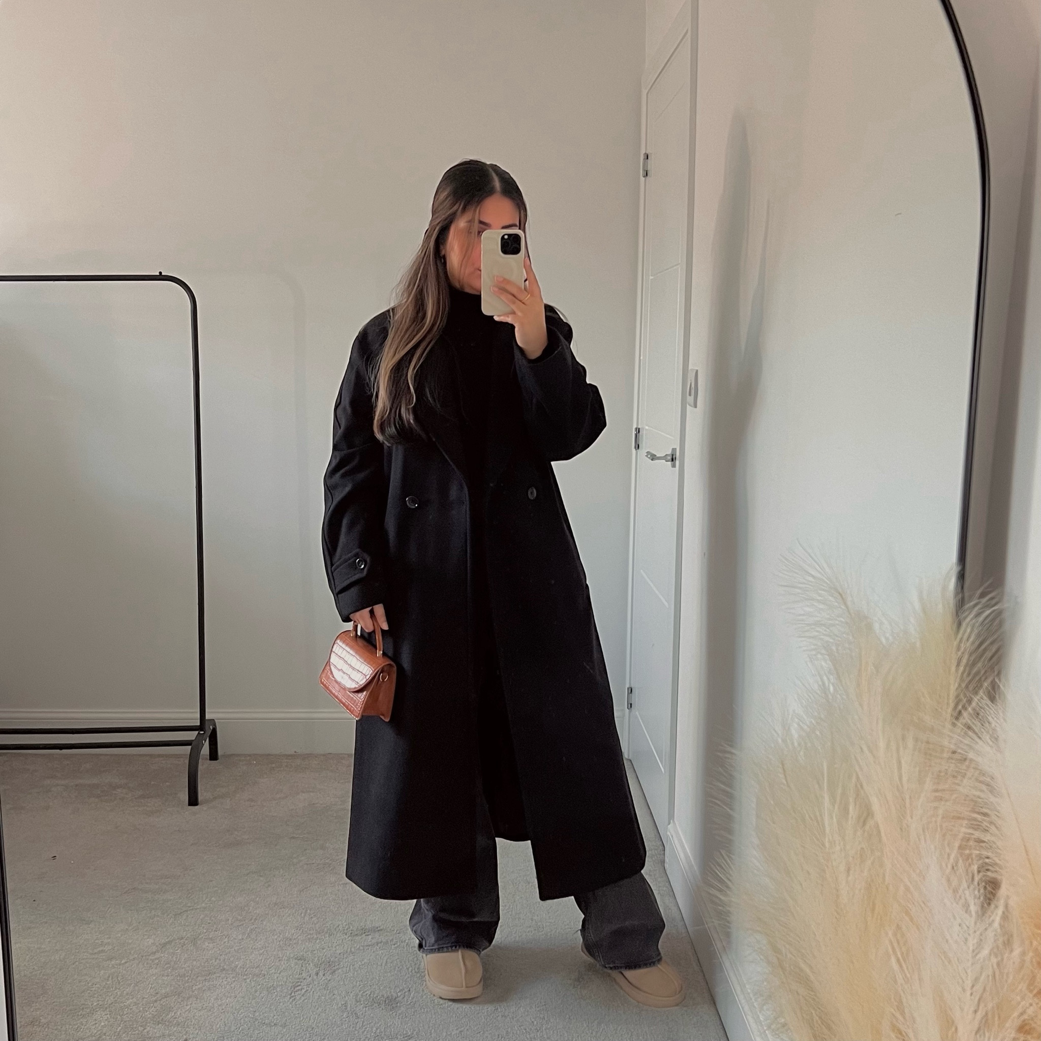 Winter black wool coat with brown bag outfit #blackcoat #outfitideas 