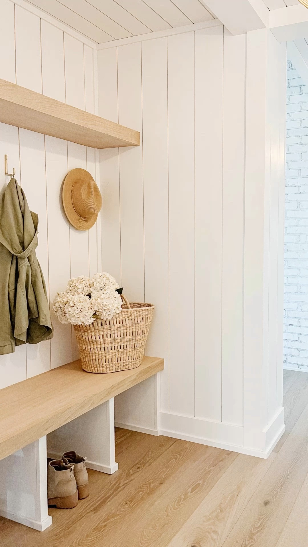 Mudroom Makeover✨

Mudroom | Entryway Styling | Neutral Home Decor | Coastal Farmhouse | Target Finds | Studio McGee | Hearth & Hand | Magnolia Coat Hooks | Hydrangea Stems | Basket Tote

#LTKstyletip #LTKhome #LTKunder50