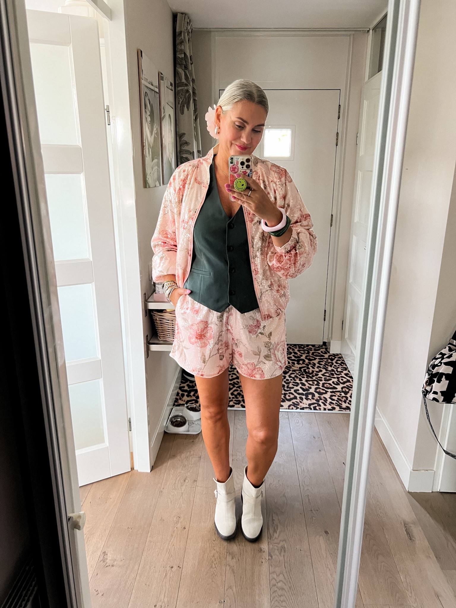 Ootd - Friday. Sequined short and bomber set us from Poespas and can’t be linked. Bottle green vest (44, could have sized down) and really old beige suede biker boots. 



#LTKfestival #LTKnederlands #LTKeurope