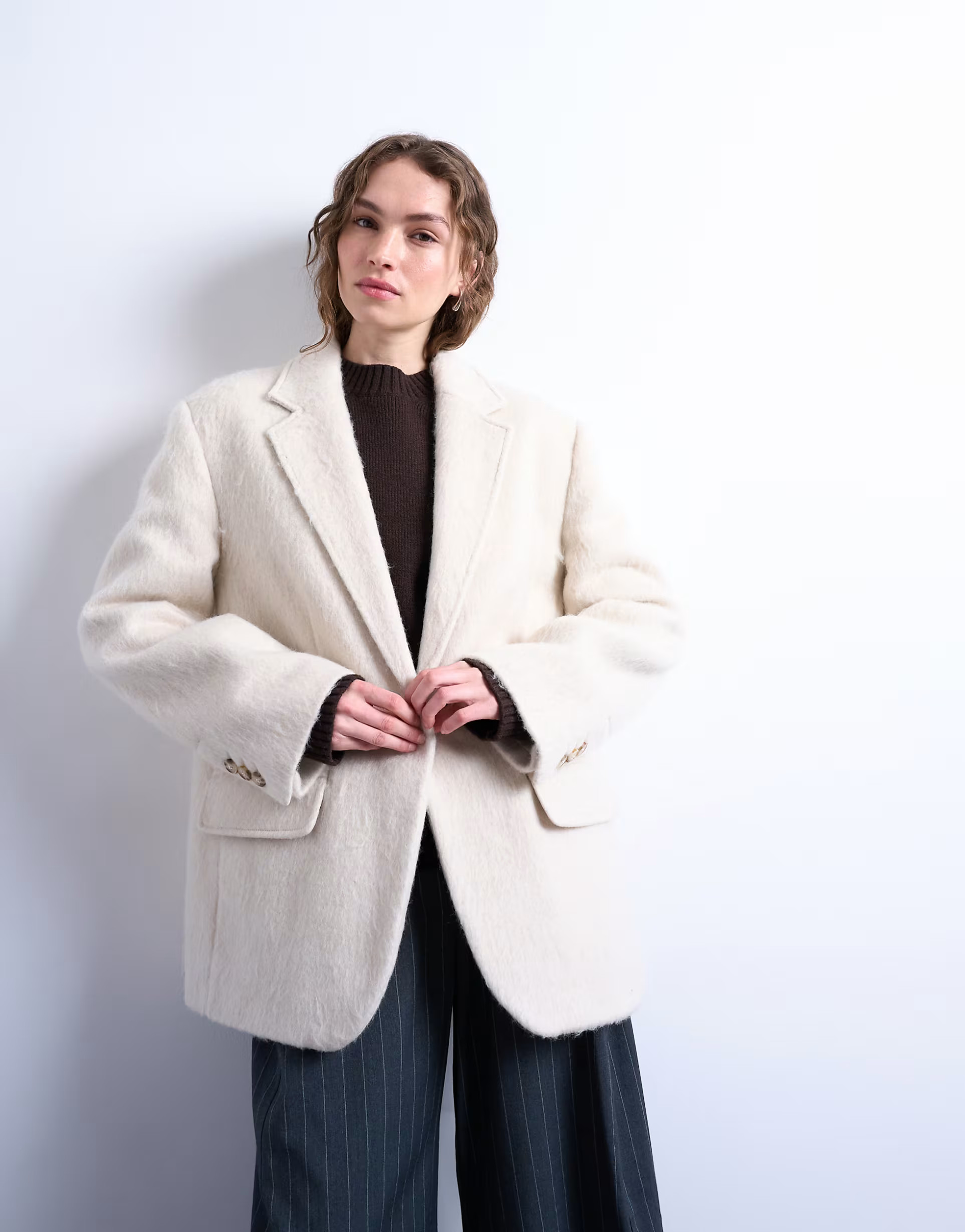 Topshop – Angerauter Blazer-Mantel in Creme mit Longline-Schnitt, Wollanteil und einem Knopf | ASOS (Global)