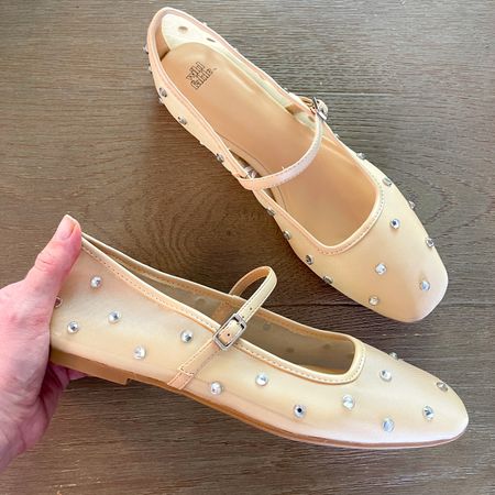 The trendiest shoes (mesh ballet flats) with rhinestones for SUCH a deal!  Under $30! They run a bit big, so size down a 1/2 size!  
- mesh flats - summer shoes - women’s shoes - summer trends 

#LTKshoecrush #LTKstyletip #LTKfindsunder50