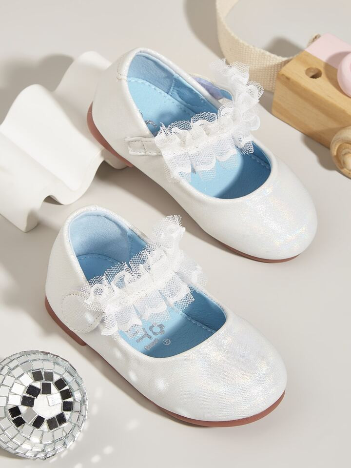 Girls Holographic Ruffle Trim Mary Jane Flats, Preppy Outdoor Flats | SHEIN