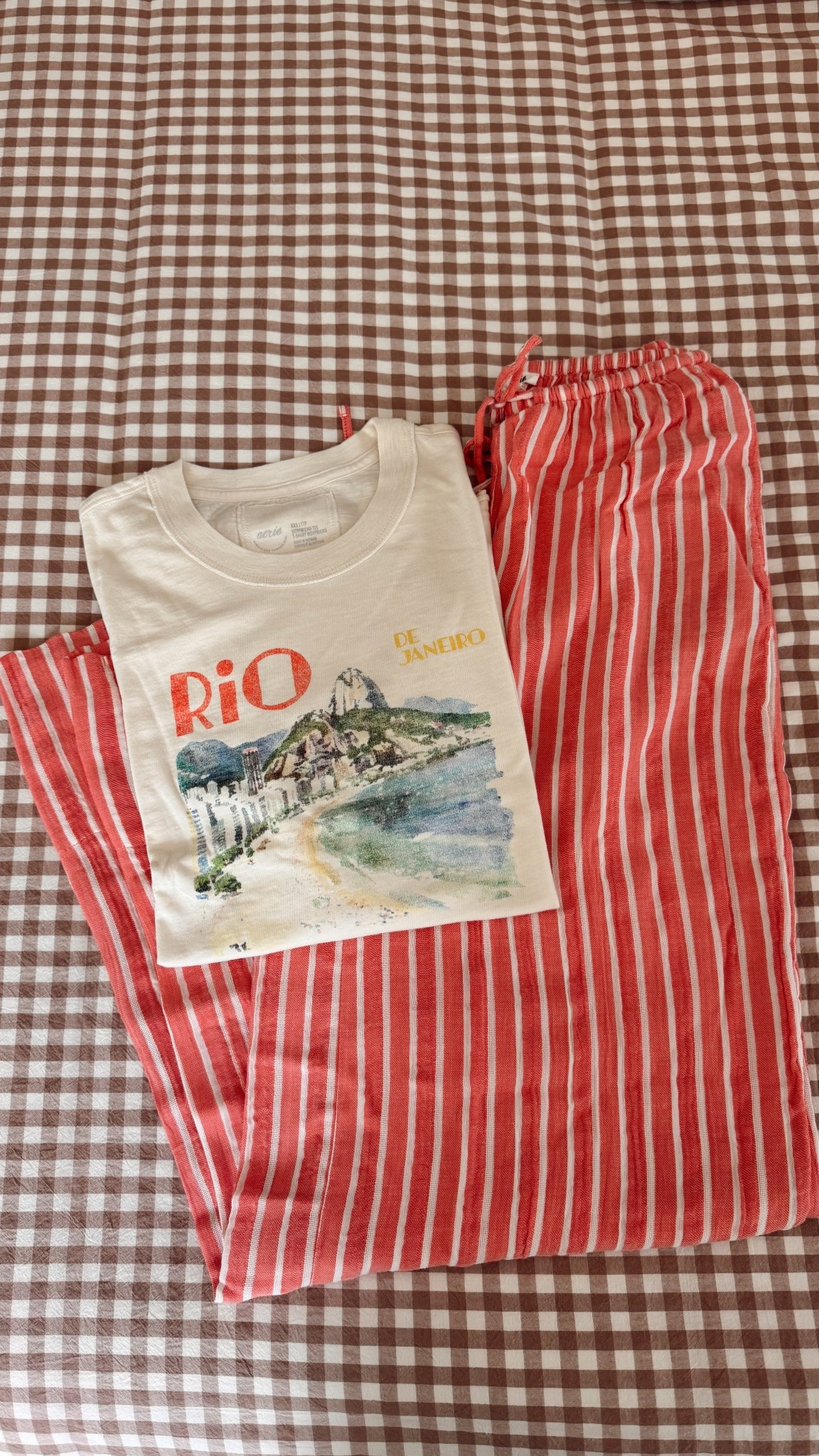 This @Aerie tee + pant combo 🤌🏽

#LTKSeasonal #LTKootd #LTKU