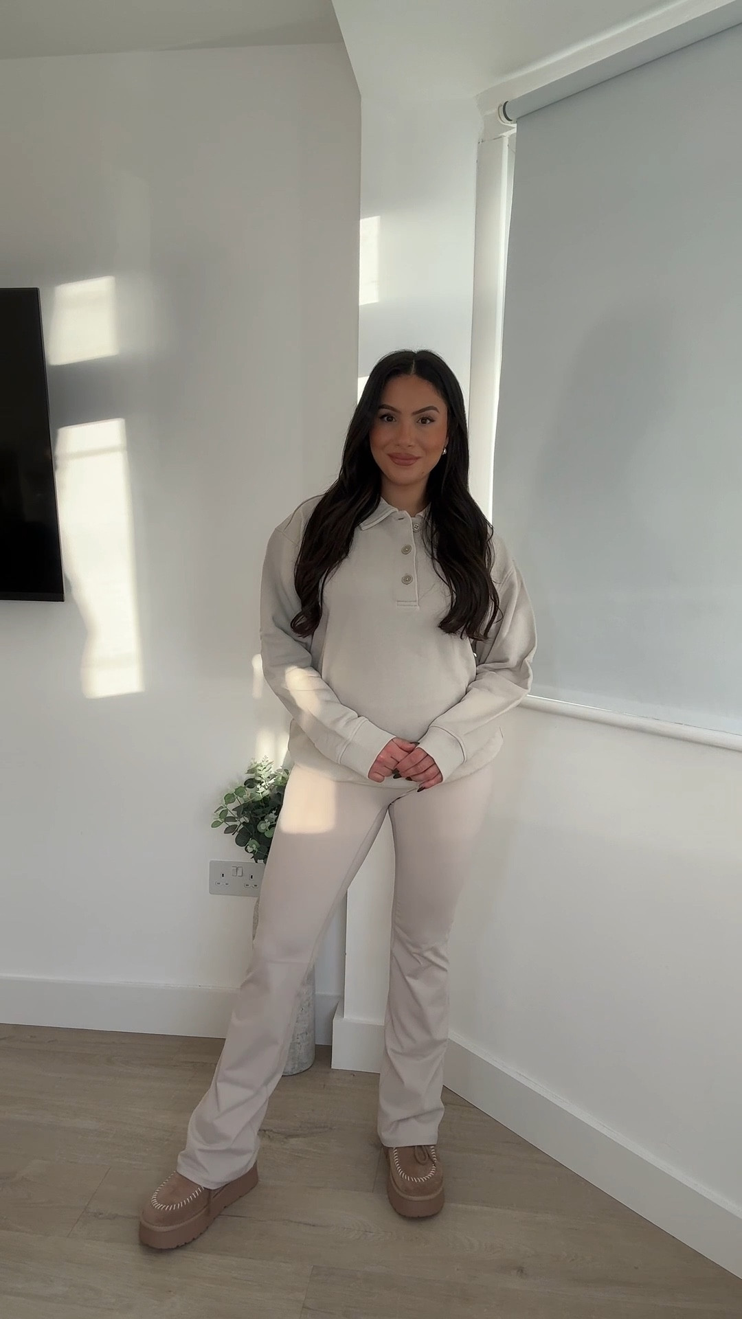 Cosy Day Outfit Inspo ✨

Scarf, uggs, rugby jumper, H&M, flared leggings, earmuffs, winter 

#LTKwinter #LTKuk #LTKstyletip