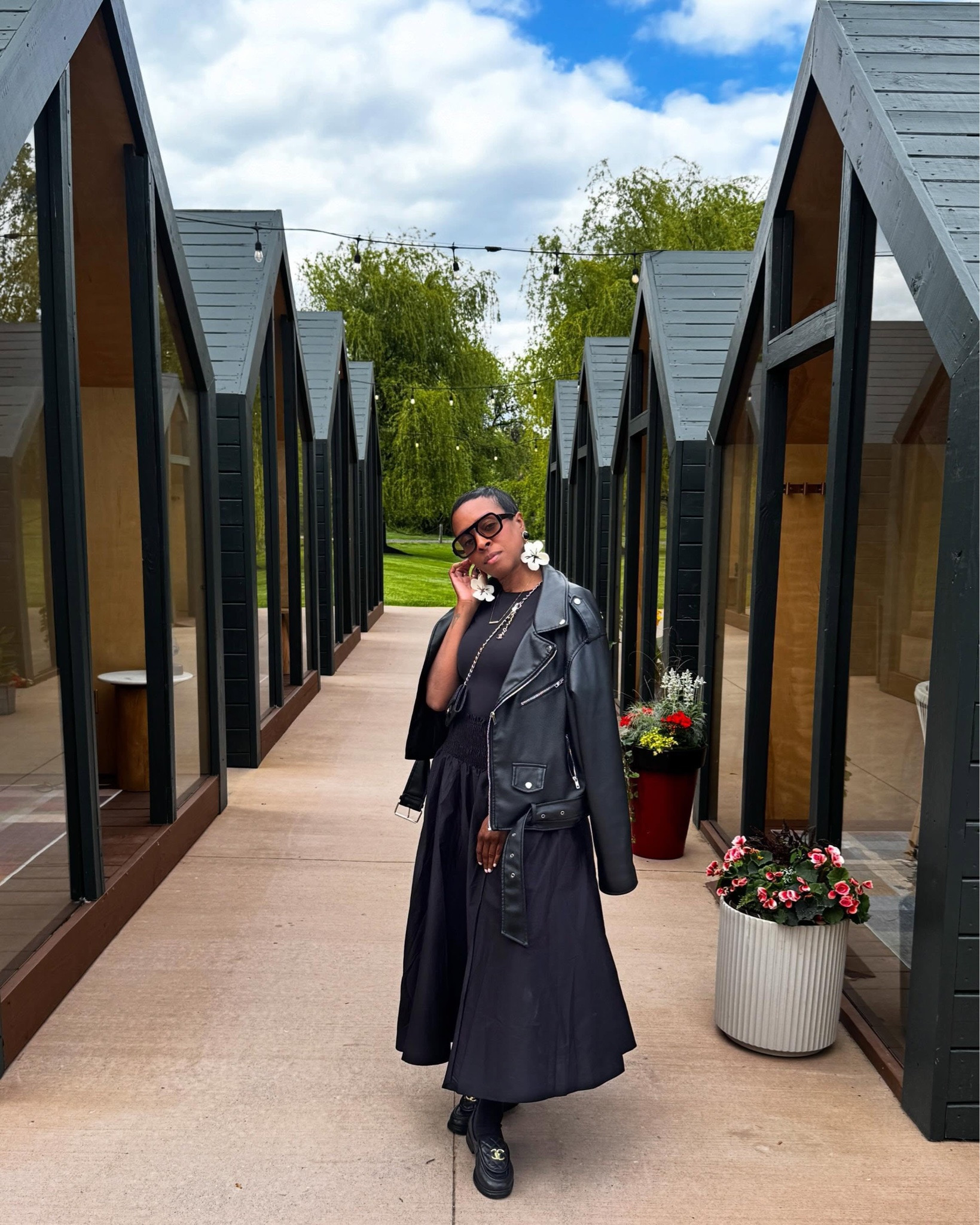 Aging like fine wine.🤭
.
.
.
.
#theweekendsew #style #winery #girlsweekend #fashionable