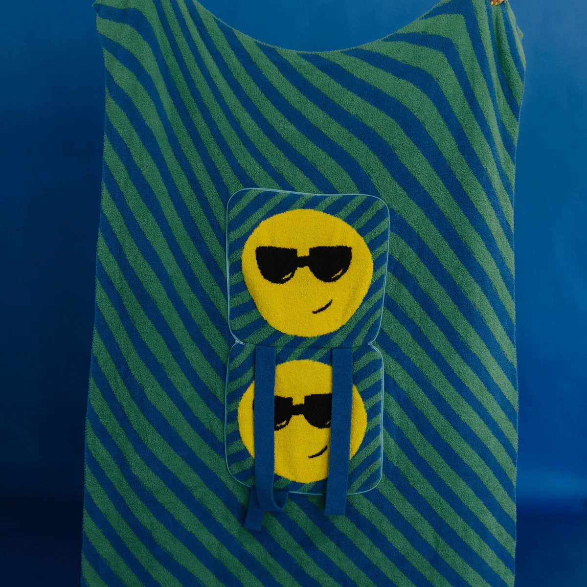 Smiley Backpack Quillow 50x60 | Staykation | Staykation