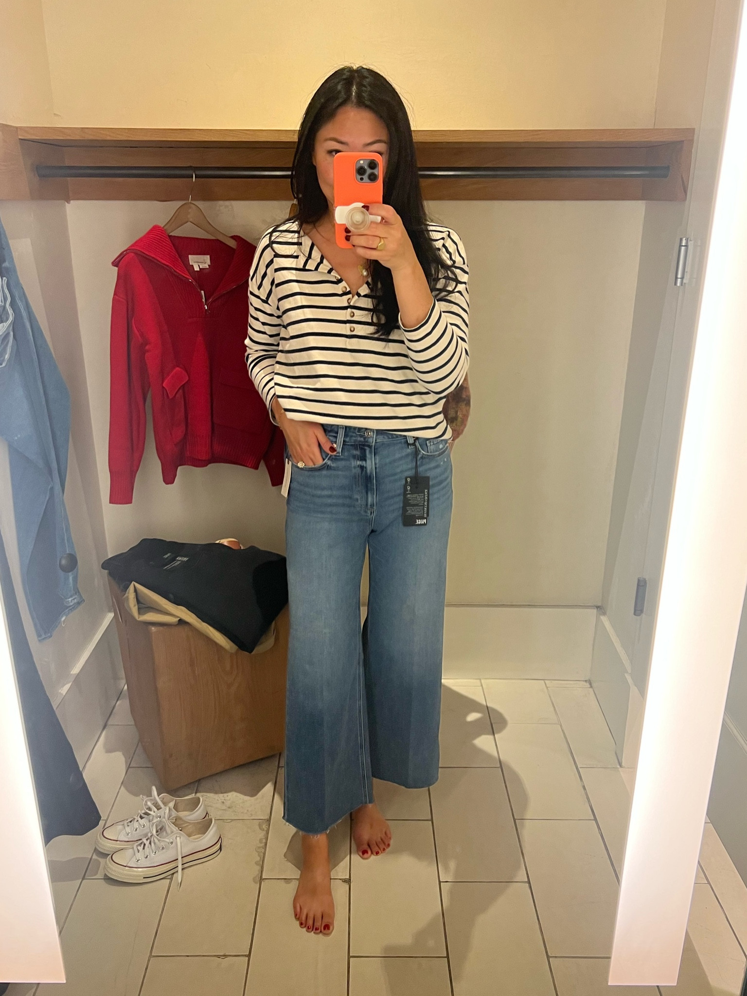 Tried on these cropped wide leg jeans and had to bring them home. They’re perfect for now with sandals and sneakers, and when it gets colder I can wear them with booties.

#LTKstyletip