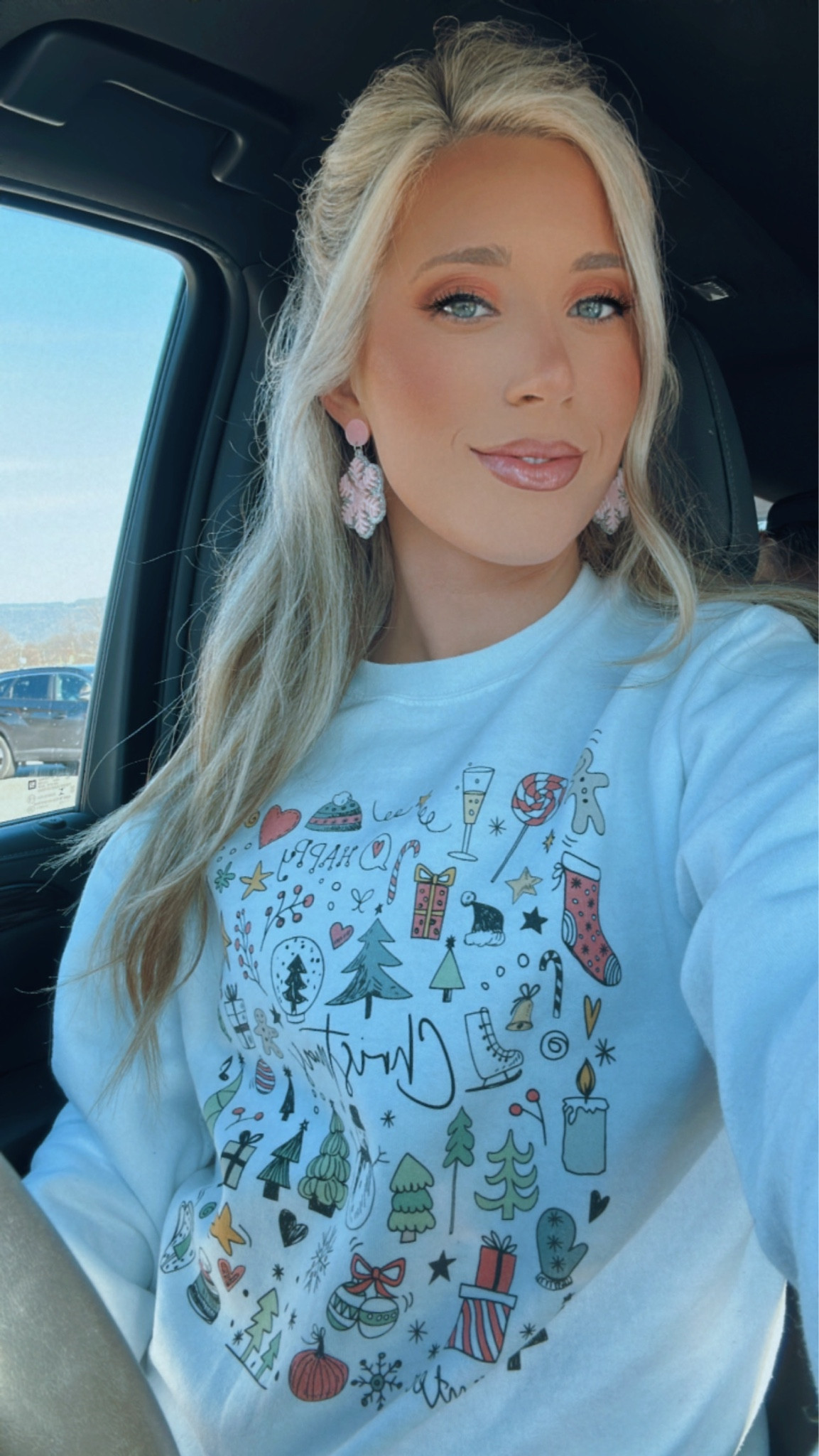 Christmas sweatshirt // womens graphic Christmas sweatshirt // graphic sweatshirt// Christmas outfits for women // gift guide for her // ltkholiday 
