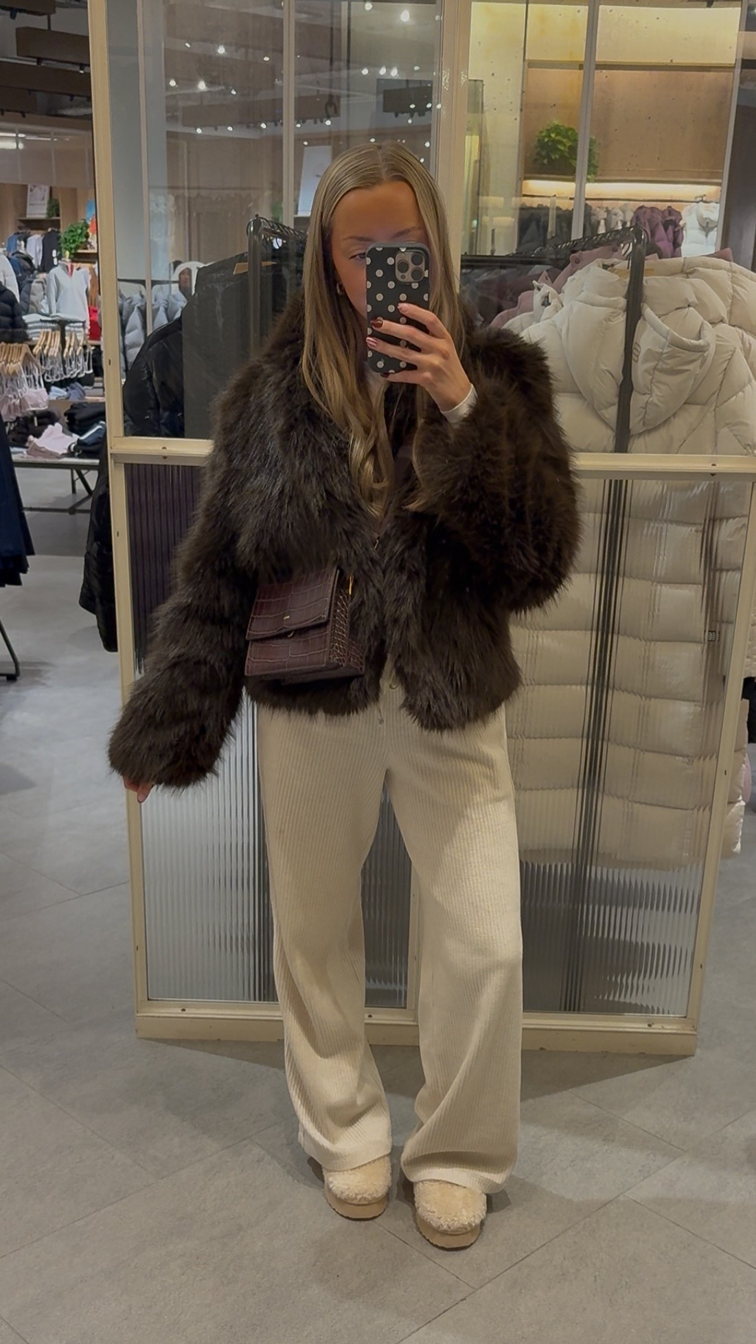 Zara jacket ref 8490/732 size S
Aerie pants size S long
Amazon chocolate brown croc bag

#LTKdayinmylife #LTKHoliday #LTKgrwm
