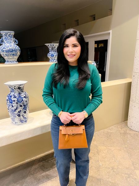 Happy Friday loves 💚.  Loving this green sweater by @jcrew. Their cashmere sweaters are some of my favorite affordable investment pieces  

#LTKGiftGuide #LTKstyletip #LTKSeasonal
