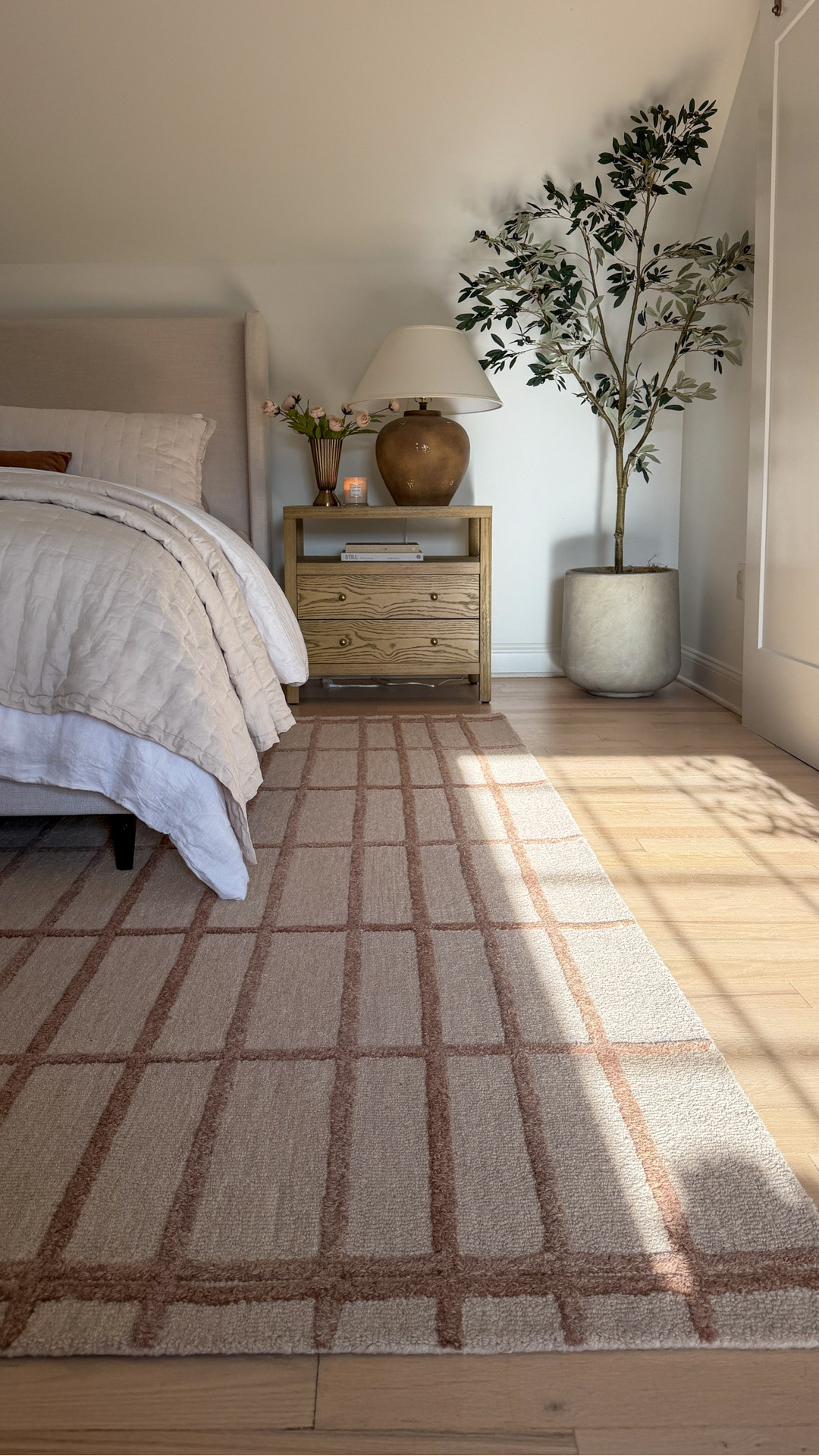 #Ad Just added the most gorgeous 8’6” x 11’6” textured wool rug into our bedroom & im swooning with this look. It’s looks $$$ but the price will shock you. 🎉🤎

All tanks to @Wayfair Memorial Day Clearance with up to 70% off + fast & free shipping over $35. 

#Wayfair #WayfairPartner #Bedroomrug