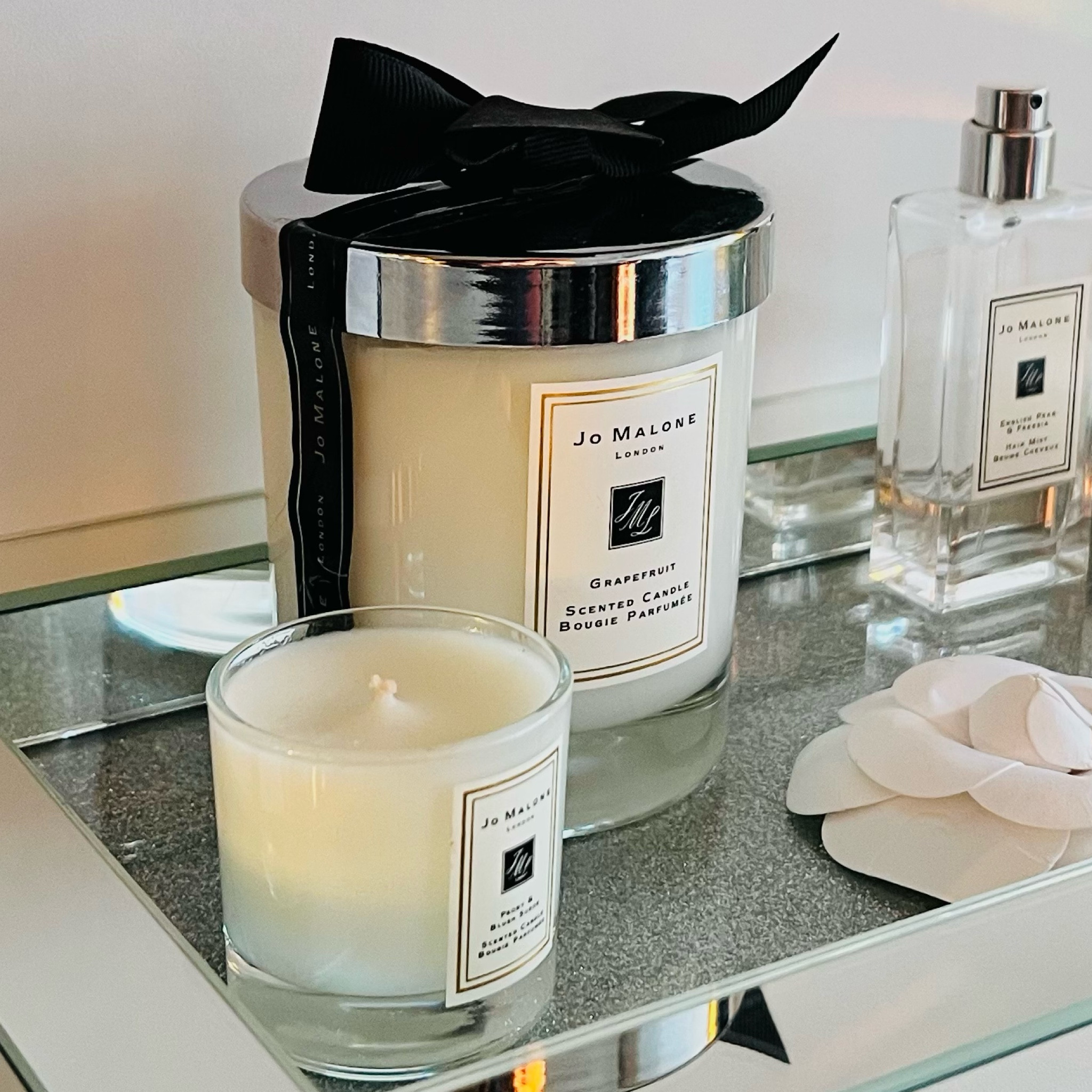 minha favorita de todas: velas jo malone!  todas são perfeitas para momentos especiais, confraternizações e pra aquele dia que você precisa se reconectar! indico a clássica english pear e minha favoritas wood sage