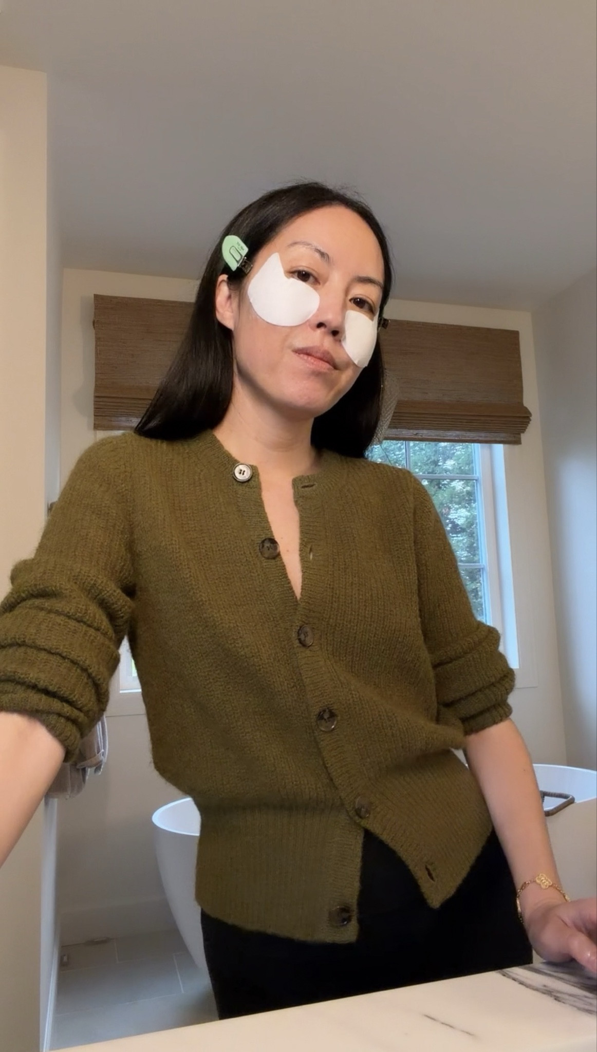 If you need a gift idea for some girlfriends, buy a box of packets and wrap up several of these packets as a little stocking stuffer!

#eyemask
#skincareroutine
#cleanbeauty
#Shiseido
#winterskincareroutine



#LTKselfcare #LTKHoliday #LTKGiftGuide