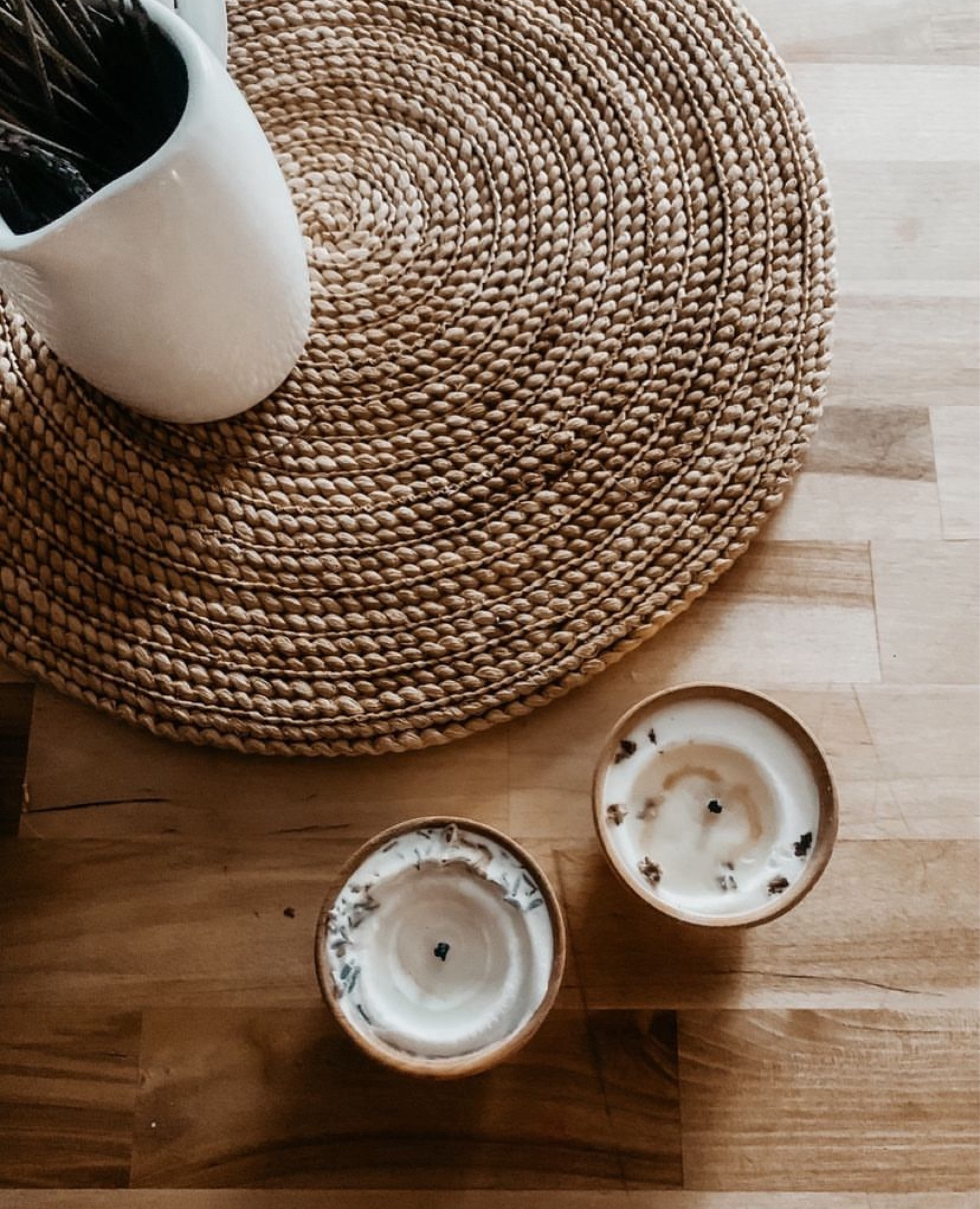  Decor Inspo 🤍 

Gorgeous essential oil candles ~ lavender and citrus, the chamomile is also so good 🤍 
Home 
Etsy finds 
Farmhouse 
#farmhouse 
#cozyliving 
#hygge 
#etsyfinds 

#LTKHome #LTKFindsUnder50 #LTKSeasonal