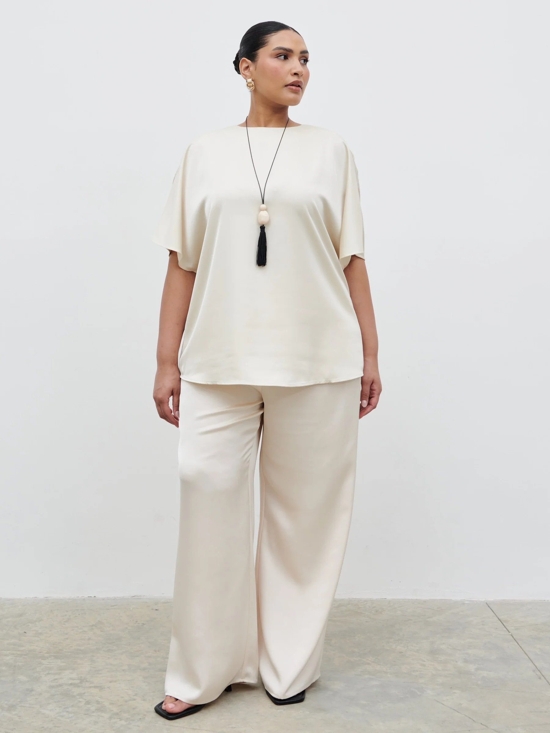 Breya Boxy Satin T-shirt Curve | Pretty Lavish (UK)