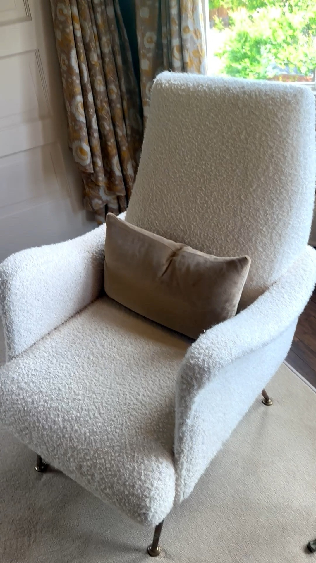 A sleek and elegant lounge chair instantly adds that refined finishing touch to a bedroom — perfect for creating a quiet little corner to unwind, read, or simply slow down at the end of the day 🤍

#loungechair #bedroomdesign #bedroominspo #modernbedroom #elegantinteriors #cozycorner #interiorstyle #neutralhome #luxuryinteriors #homedecor #accentchair #modernclassic #bedroomstyling #interiordetails #ltkhome #relaxedliving #timelessdesign #beautifulspaces

#LTKMothersDay #LTKHome #LTKSaleAlert
