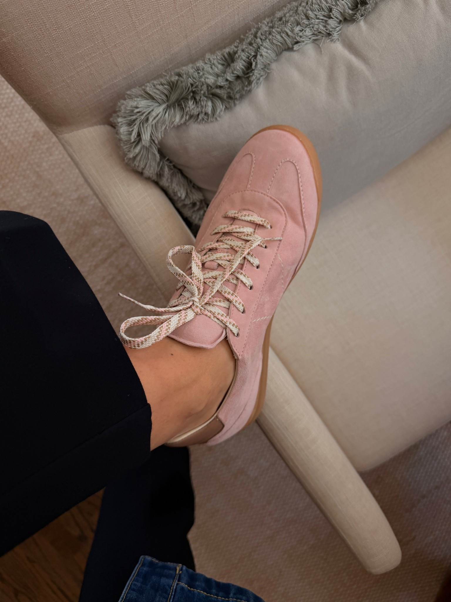 These pink suede sneakers? Very cool 

@Varley 