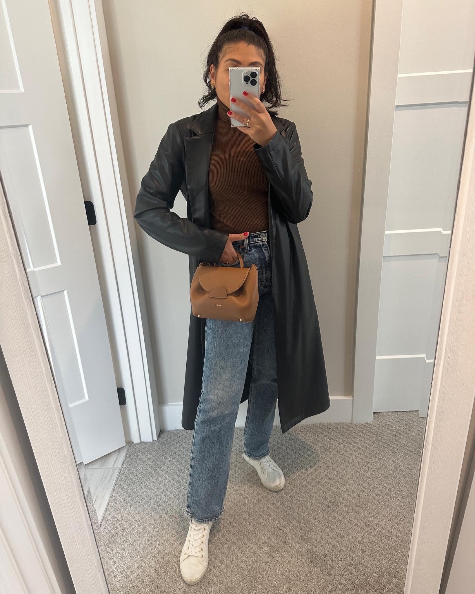 A classic must-have Fall look in brown, black, and denim  


#LTKstyletip