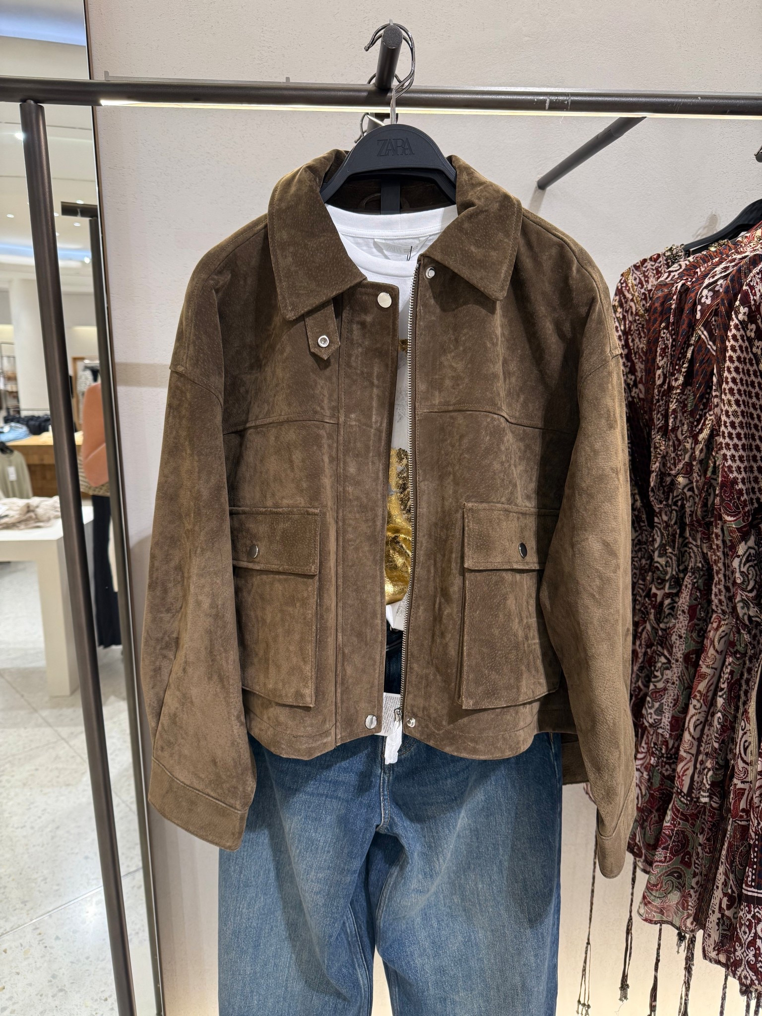 100% SUEDE LEATHER BOMBER❤️‍🔥
*first link is EXACT one
Tags: khaki brown Zara trending jacket oversized pocket detail autumn winter transitional coat collar fashion layer inspo outfit ideas everyday city break capsule wardrobe essential

#LTKstyletip