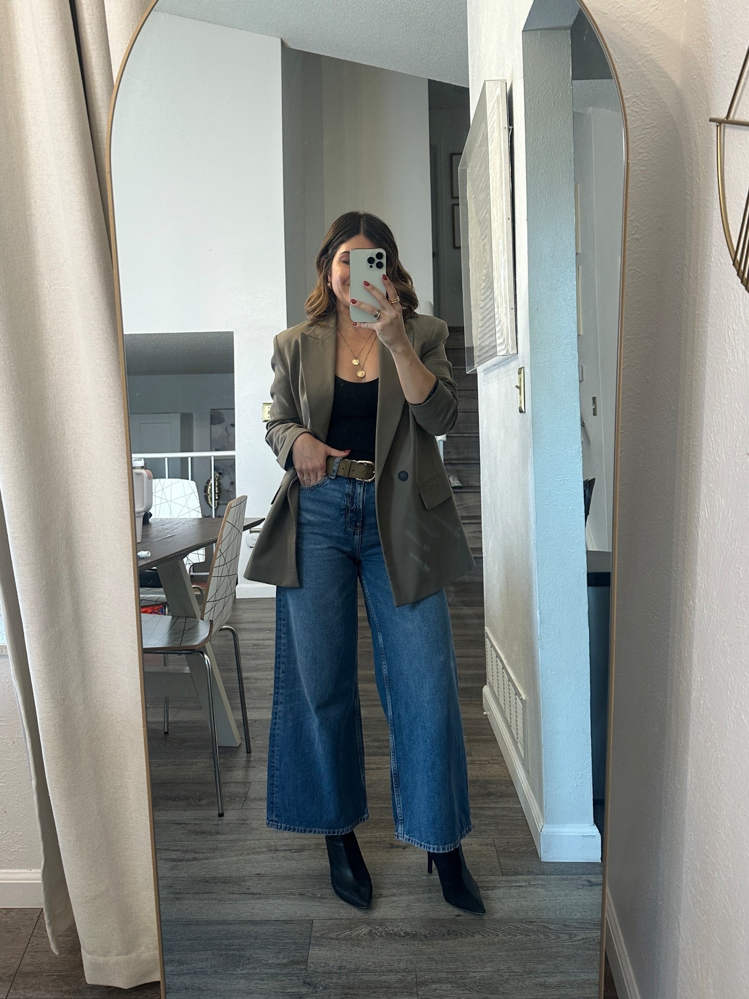 Cutest jeans via Zara! They come with the belt!! 
Top size small
Blazer size xs. Available in many more colors.
Jeans size 4

#LTKFindsUnder50 #LTKSeasonal #LTKFindsUnder100