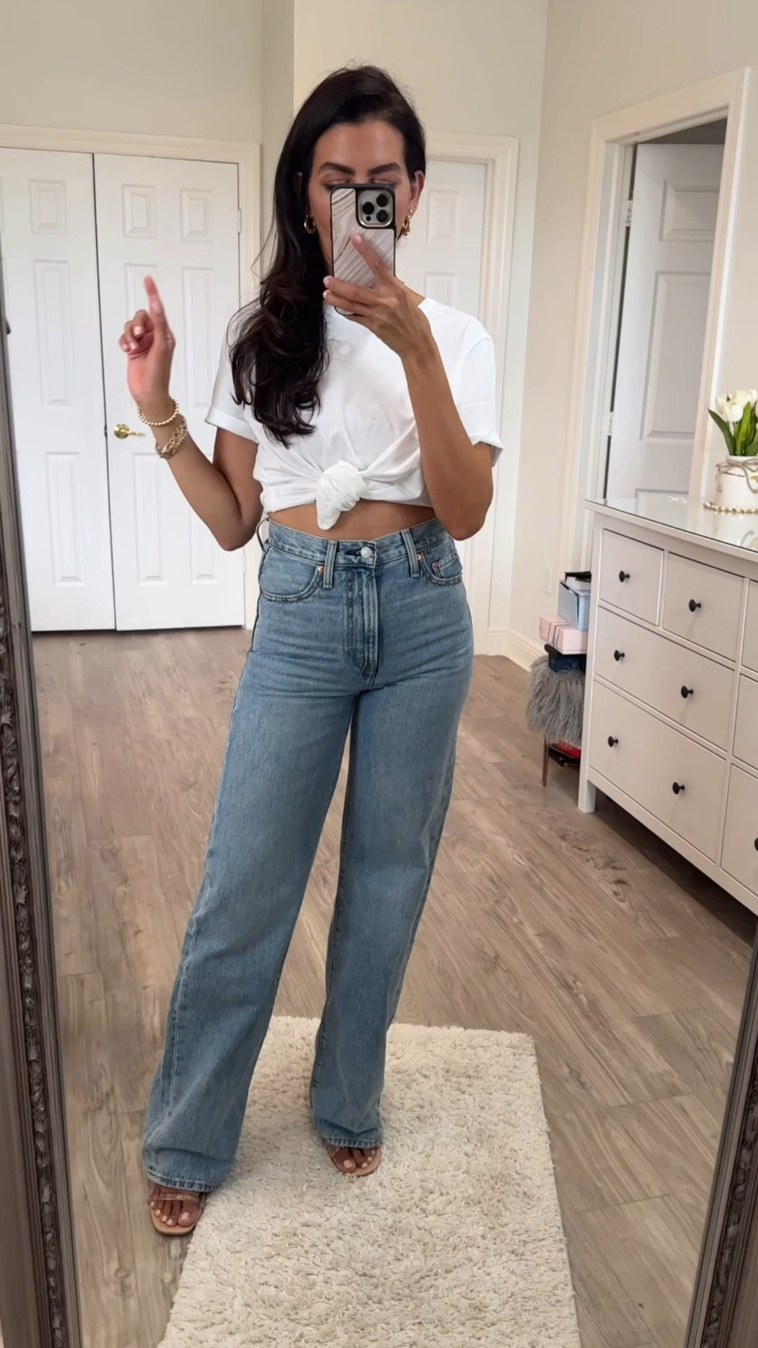 Jeans on sale!! All sizing and details 👖👇🏼⬇️
-Size 25x 34 in the jeans. Available in 30, 32, & 34 length. Exact color  Far And Wide 
-Tshirt, size M.
@levi 
@francosarto


#LTKVideo 

#LTKHoliday #LTKGiftGuide

#LTKOver40 #LTKSeasonal #LTKTall