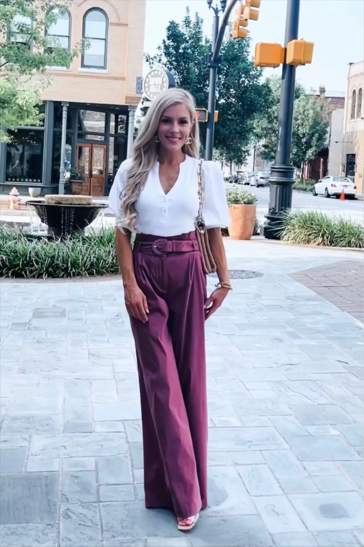 I (5'3) finally found a pair of paper bag pants that don't swallow me up!  Reformation Avalon in petite. Perfect for workdays and the weekend! :  r/PetiteFashionAdvice