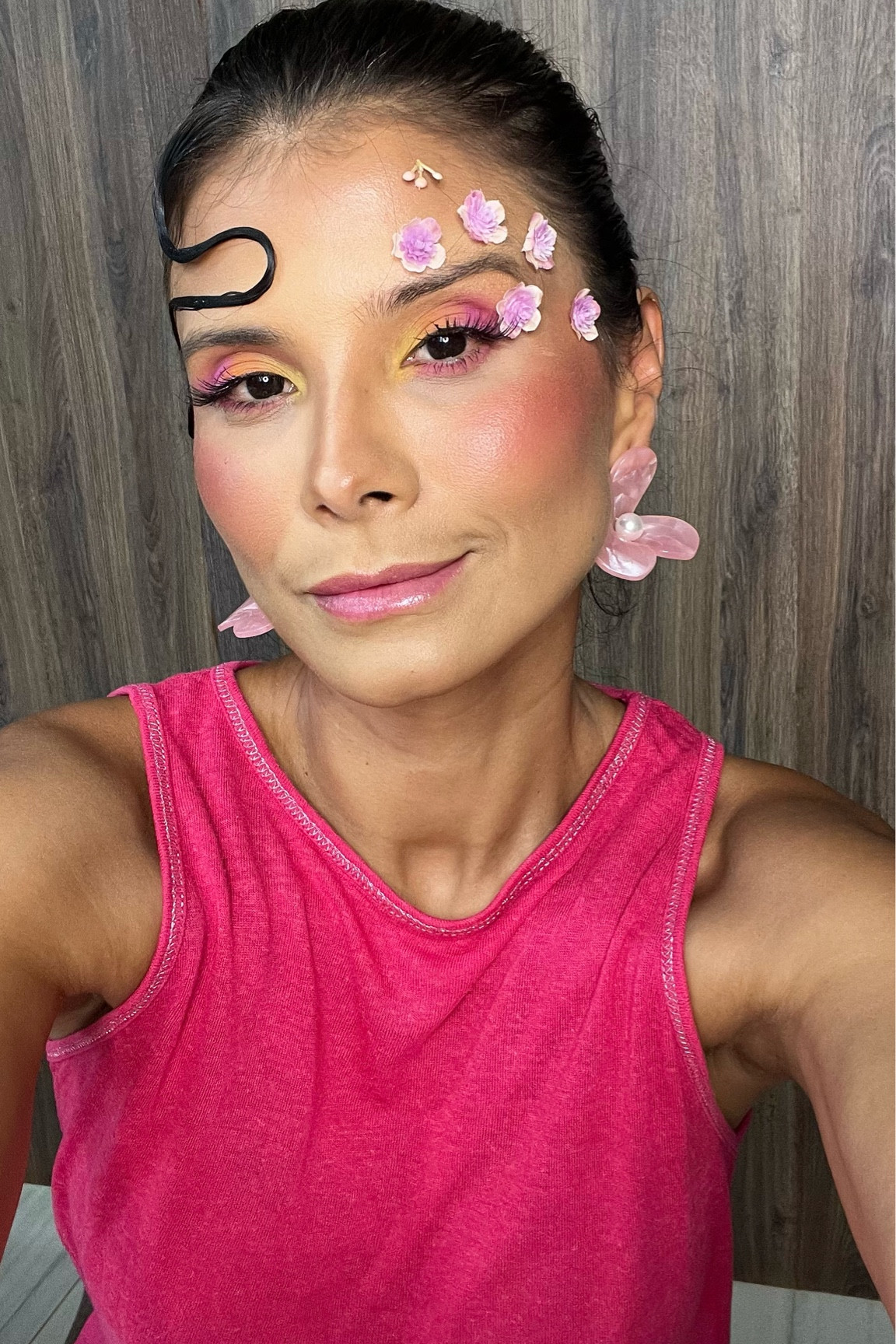 Inspiração para pular o carnaval com aquele charme mas sem muitos exageros.. essa é a minha cara 🥰.

Usei 
Lipbalm OMGA
Blush e iluminador da paleta luminous cor 2 da Niina Secrets
Sombras da paleta color shock da Pink 21 cosmetics.

Para a base preferi uma com proteção solar bem fininha a Daily tint da Niina Secrets (não aconselho essa pra peles oleosas)
E o meu contorno Selfie da Rubyrose cor 17.
#LTKSeasonal 

#LTKbrasil #LTKbeauty