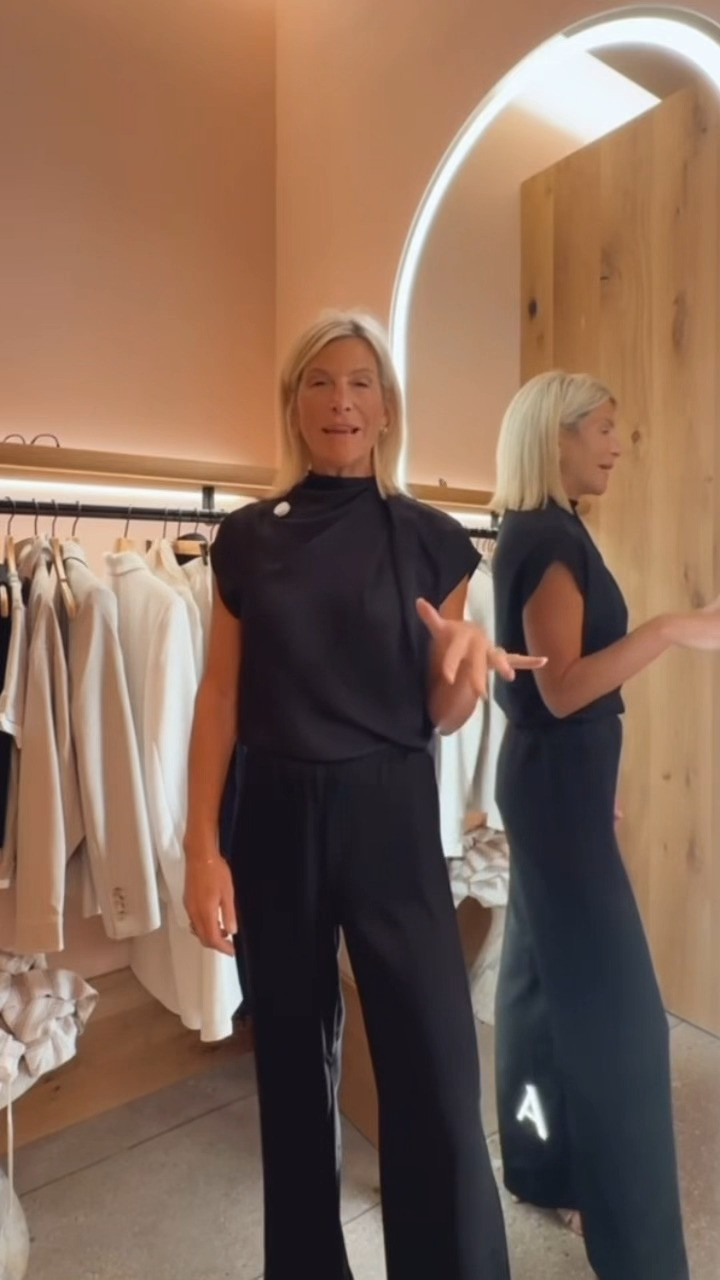 I went in for the viral pants and left with an entirely different outfit. These trousers have the perfect length, the elastic waistband is so comfortable, and this top instantly elevated the whole look. This is one of those outfits I know I'll be reaching for anytime I want to feel polished. 

 