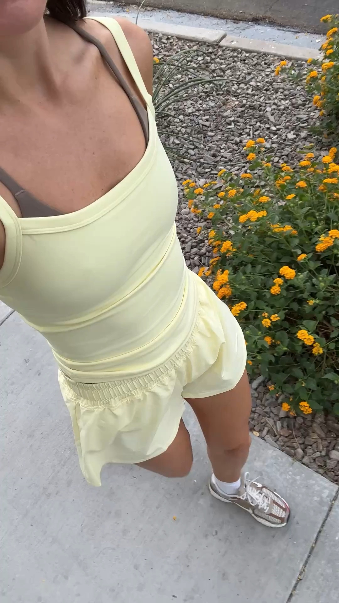I’m 5’7” wearing a size small in top and bottom! 