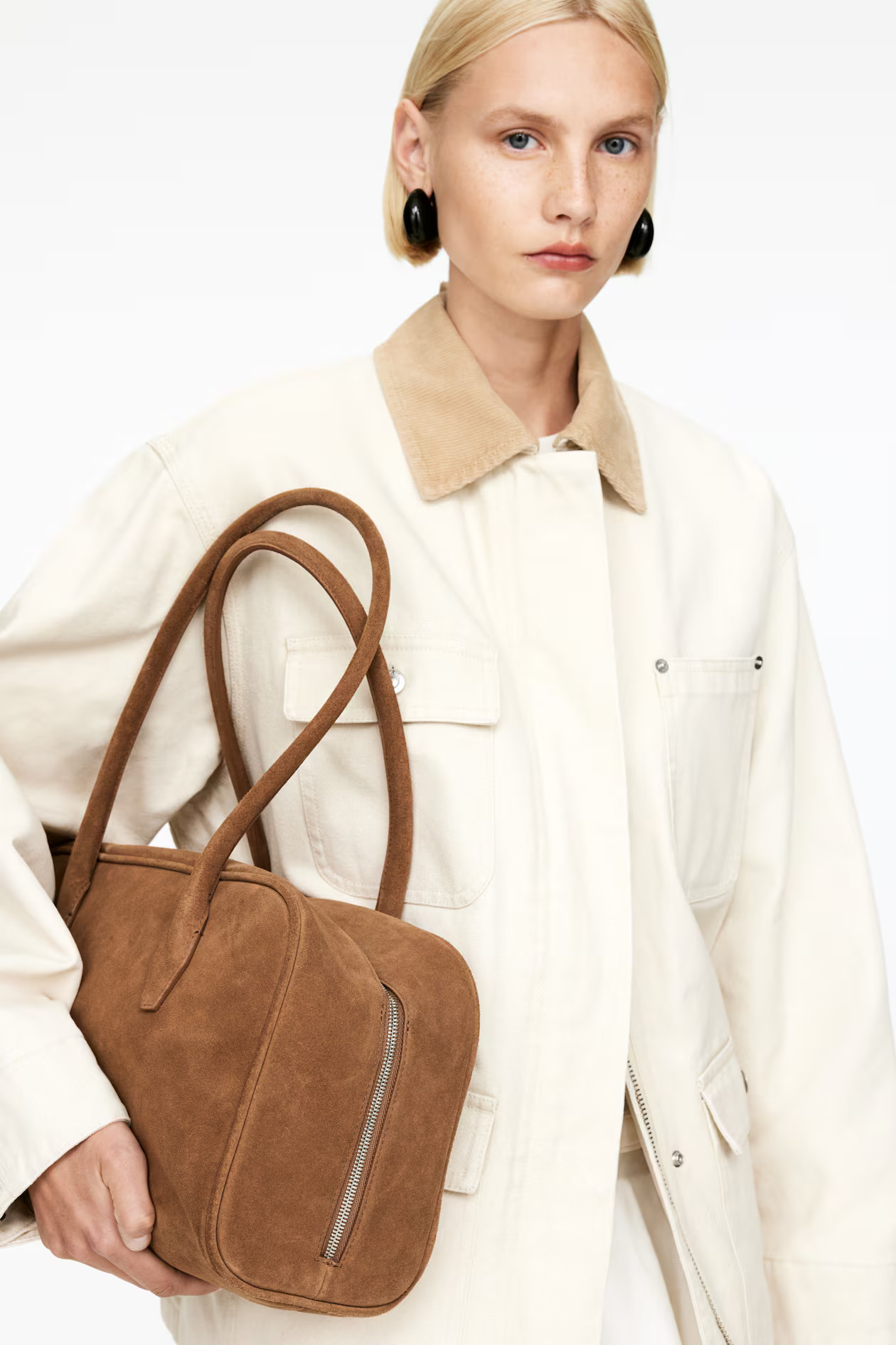 Bowlingtasche aus Veloursleder | H&M (DE, AT, CH, NL, FI)