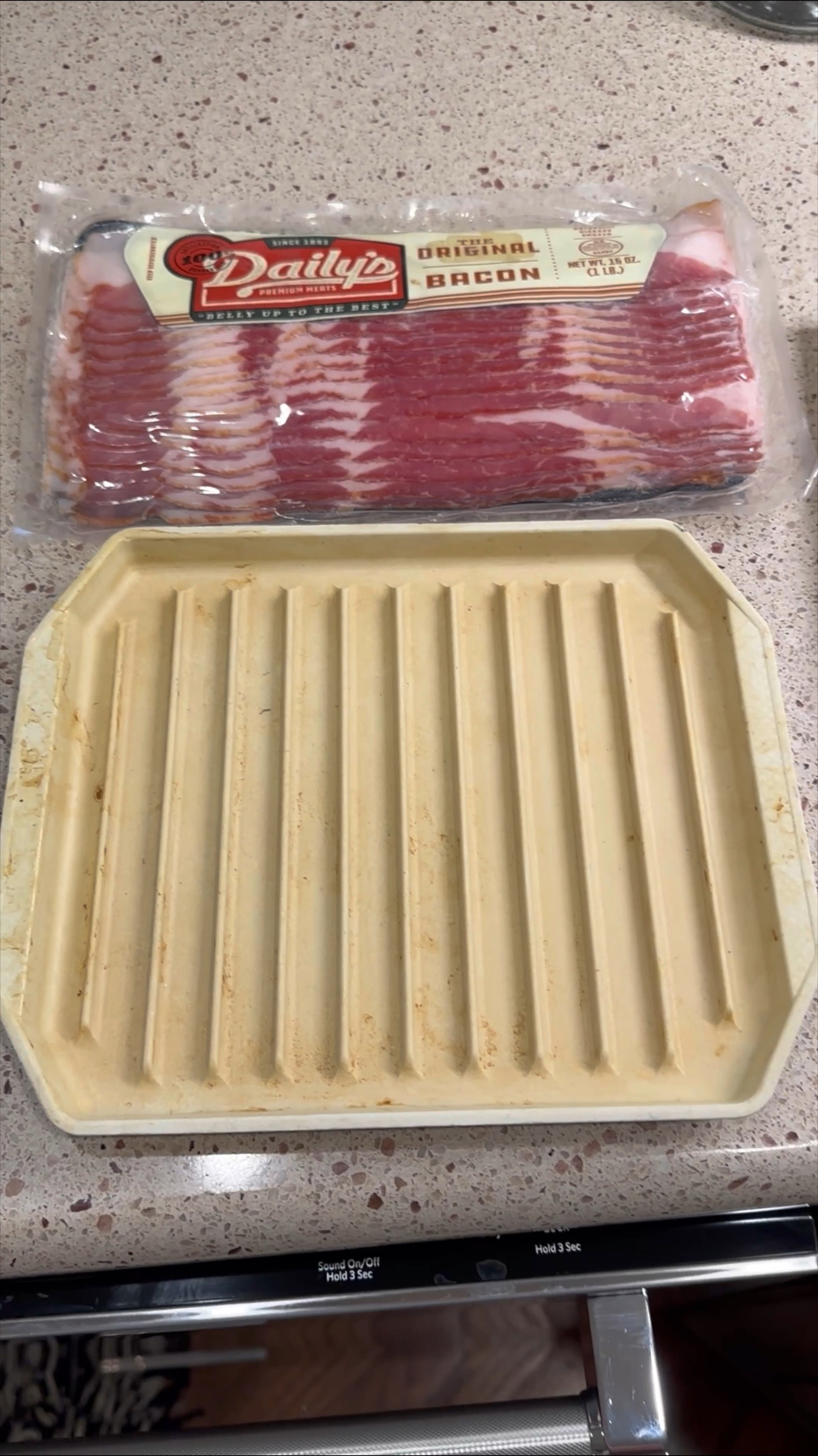 🥓 two kitchen musts for cooking bacon quick! 

Perfect for any Crazy Busy Mama 

#LTKHome #LTKOver40 #LTKVideo