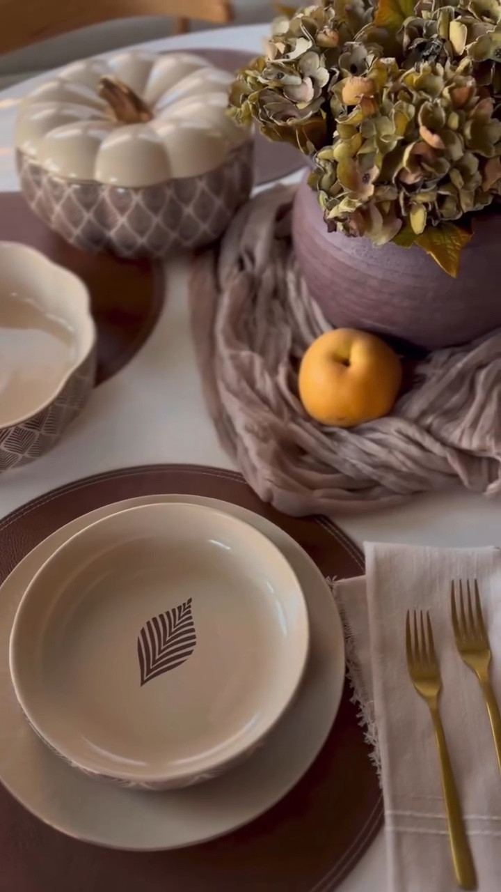 Keeping my Thanksgiving table simple but still special this year, and these pieces made it so easy. The @thymeandtablekitchen stoneware (gifted) is on sale right now and truly such a good price!

#thymeandtablekitchen #thanksgivingtable #thanksgivingdinner #walmarthome

#LTKdayinmylife #LTKHoliday #LTKmomlife