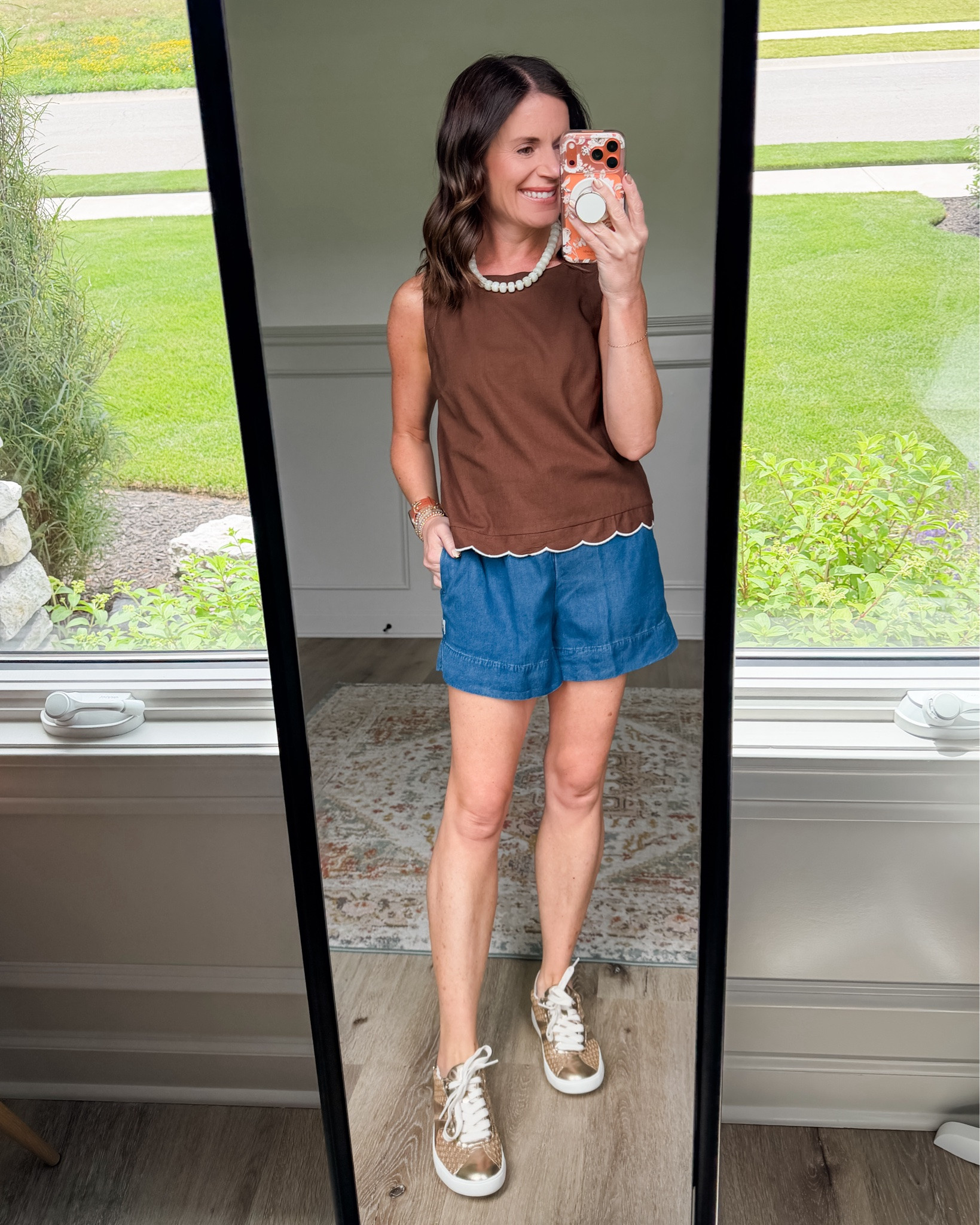 Top: Small (not cropped on me) 
Shorts: XS 
Shoes: 6.5