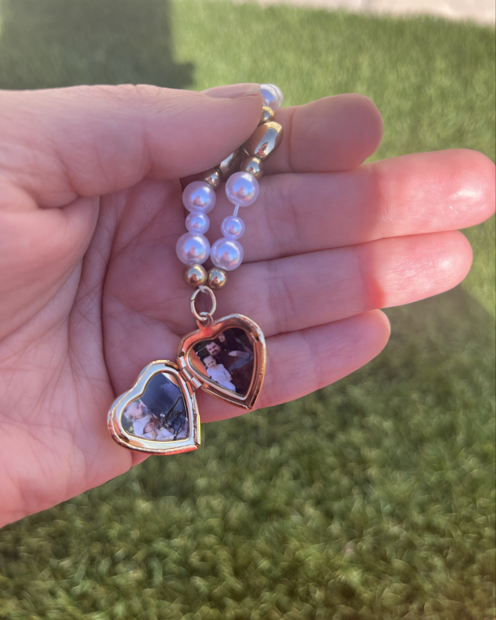 added little pictures to Avery’s locket 🥹🫶🏼🥲✨