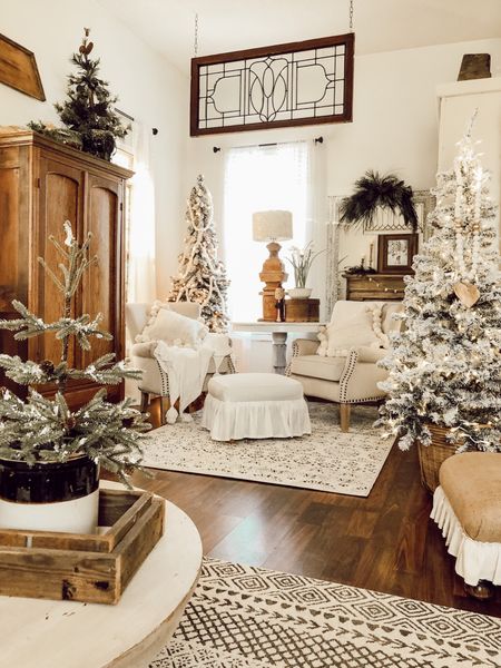 Christmas living room 😍 

Christmas, Christmas cozy, cozy Christmas home, neutral Christmas decor, Christmas home, Deb and Danelle 

#LTKhome #LTKSeasonal #LTKHoliday